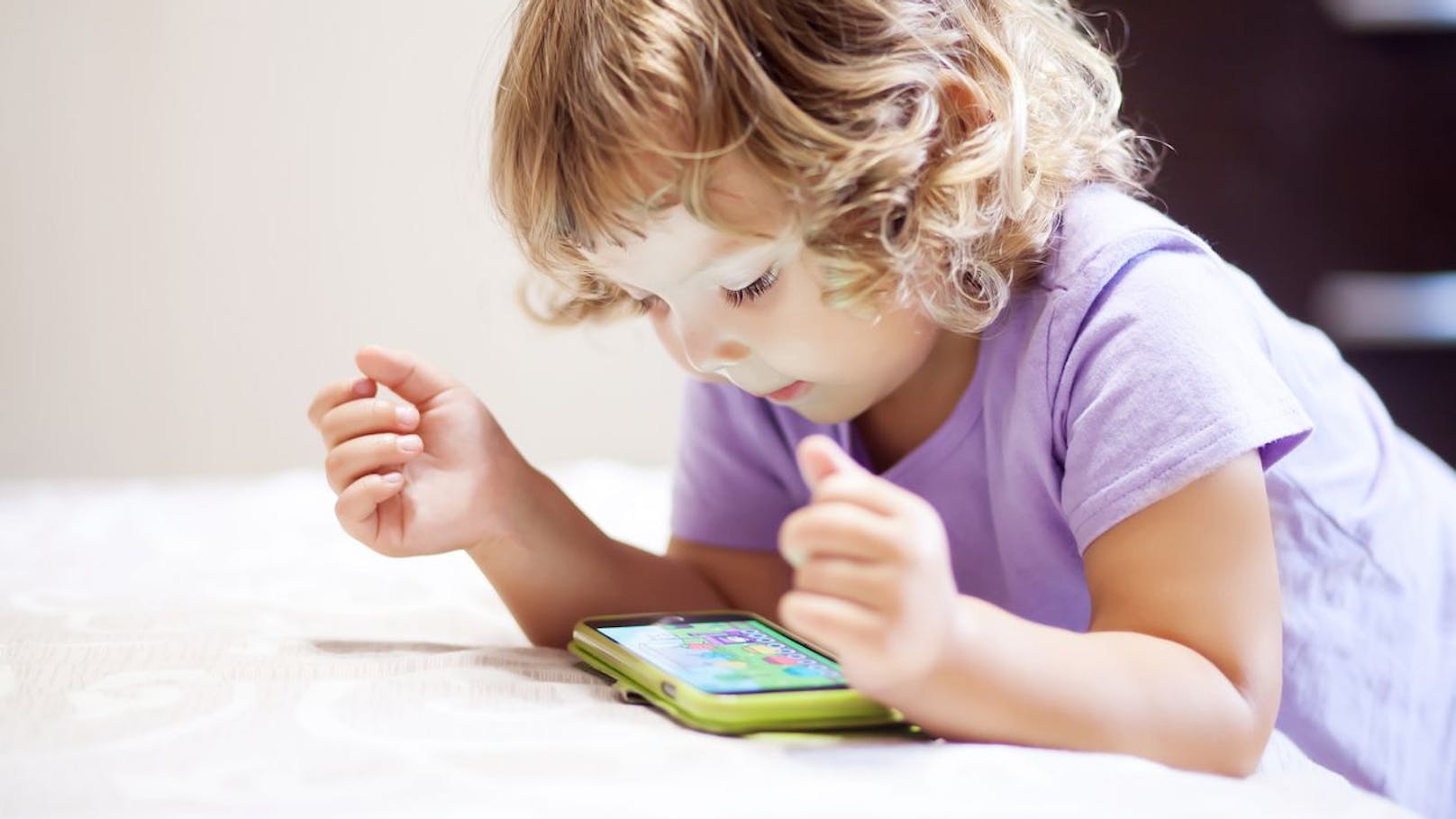Kids vor Tablet & Co – Studie weist Sprachdefizite nach