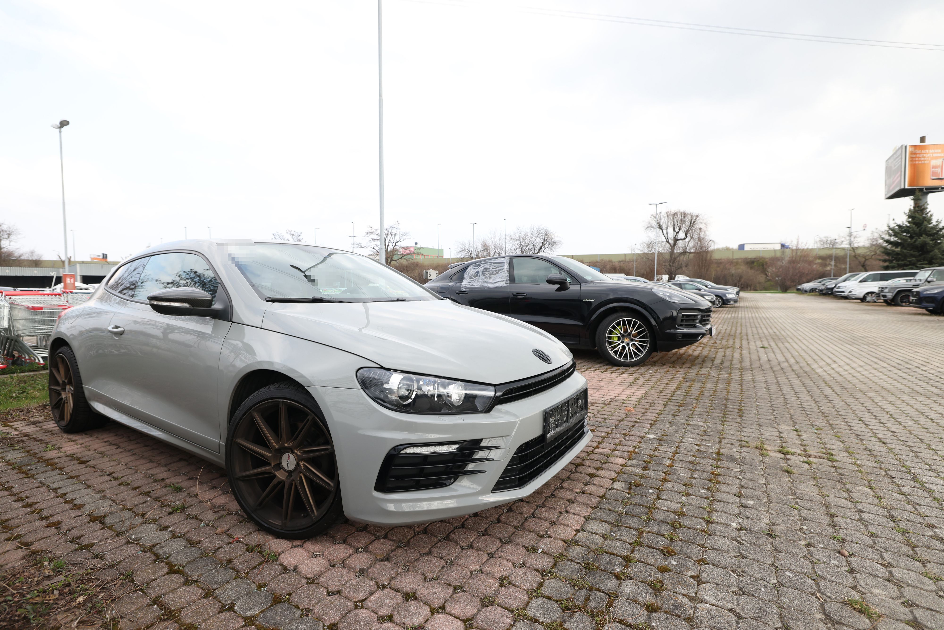 Eines der abgenommenen Raser-Autos.