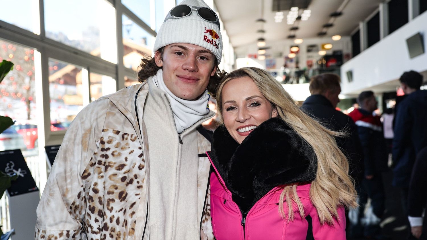 Lucas Braathen mit Schlagerstar Melissa Naschenweng