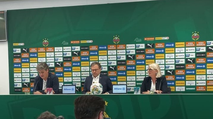 Die Rapid-Bosse bei der Vorstellung des Maßnahmenkatalogs.