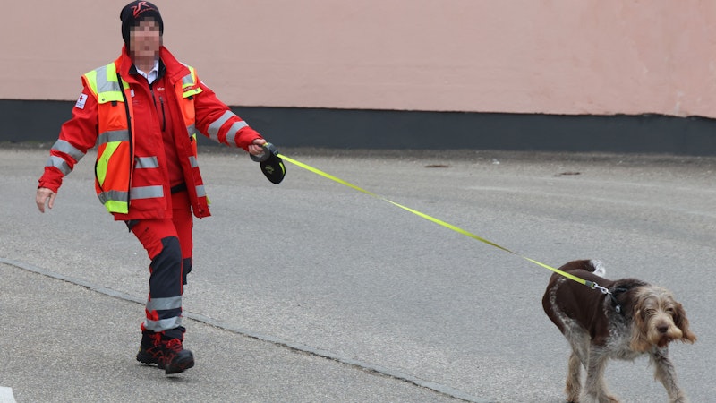 In Attnang-Puchheim wurde nach einem abgängigen 29-Jährigen gesucht. Gegen Mittag machten die Einsatzkräfte eine traurige Entdeckung.