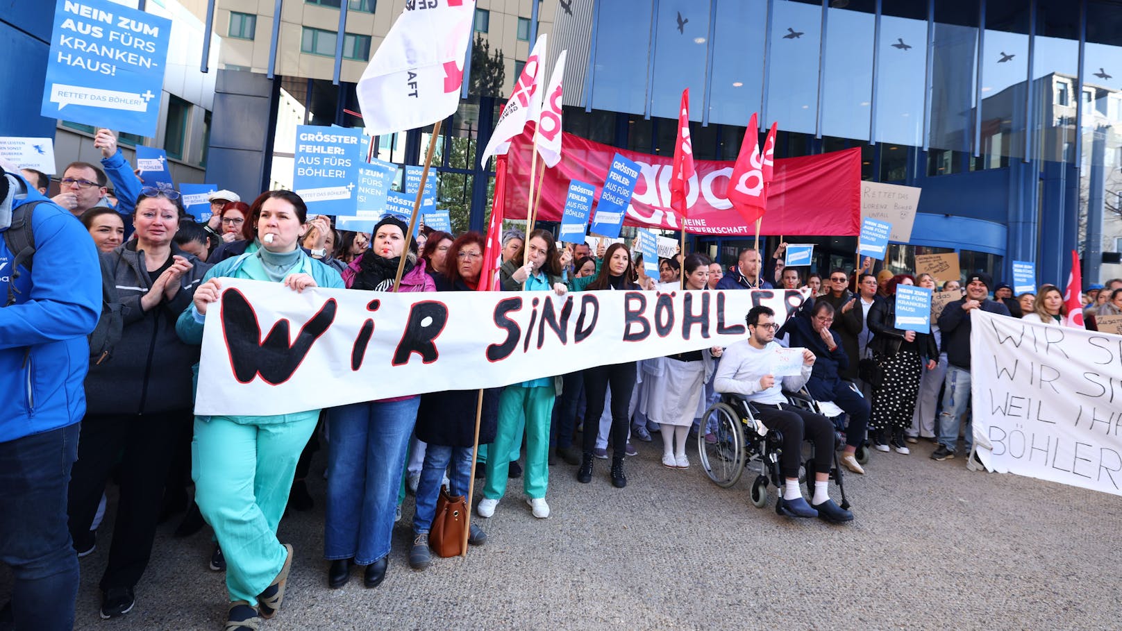 Riesen-Protest des Böhler-Personals vor Spital.