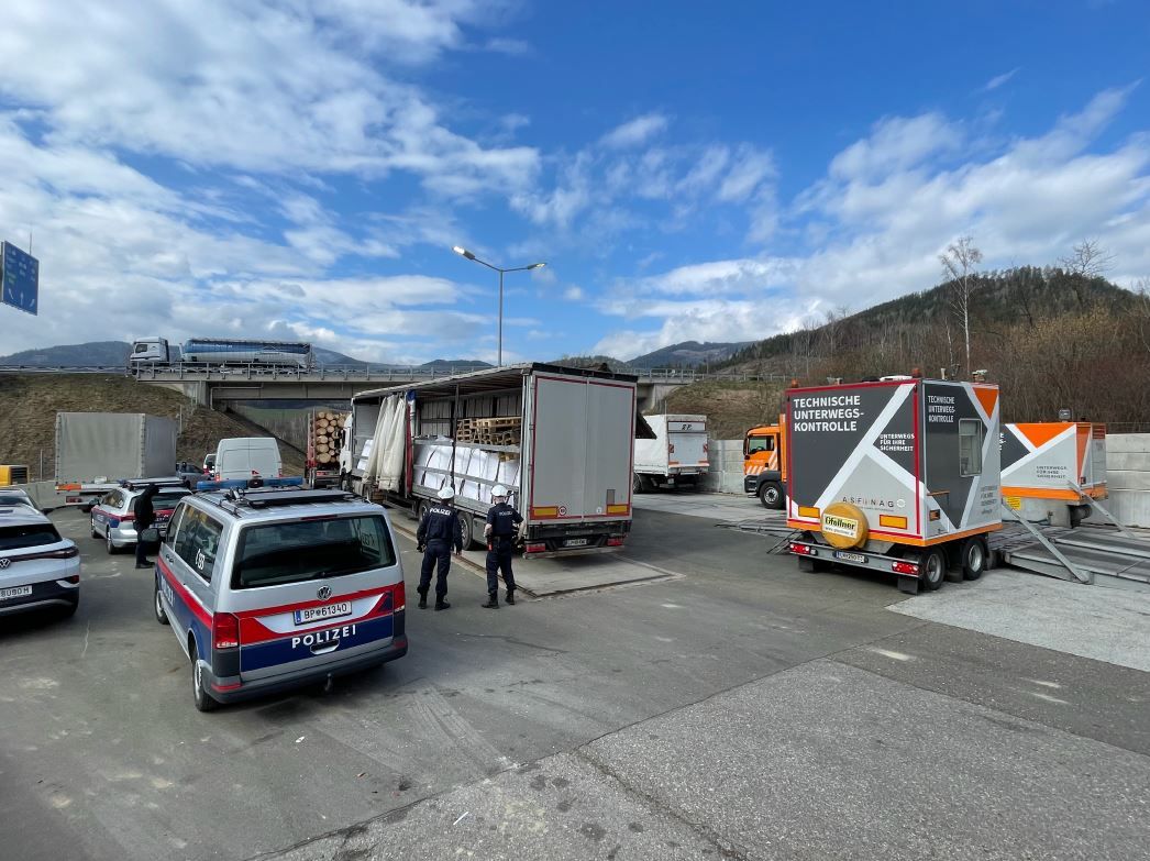 Insgesamt 14 Lenkern wurde die Weiterfahrt untersagt.