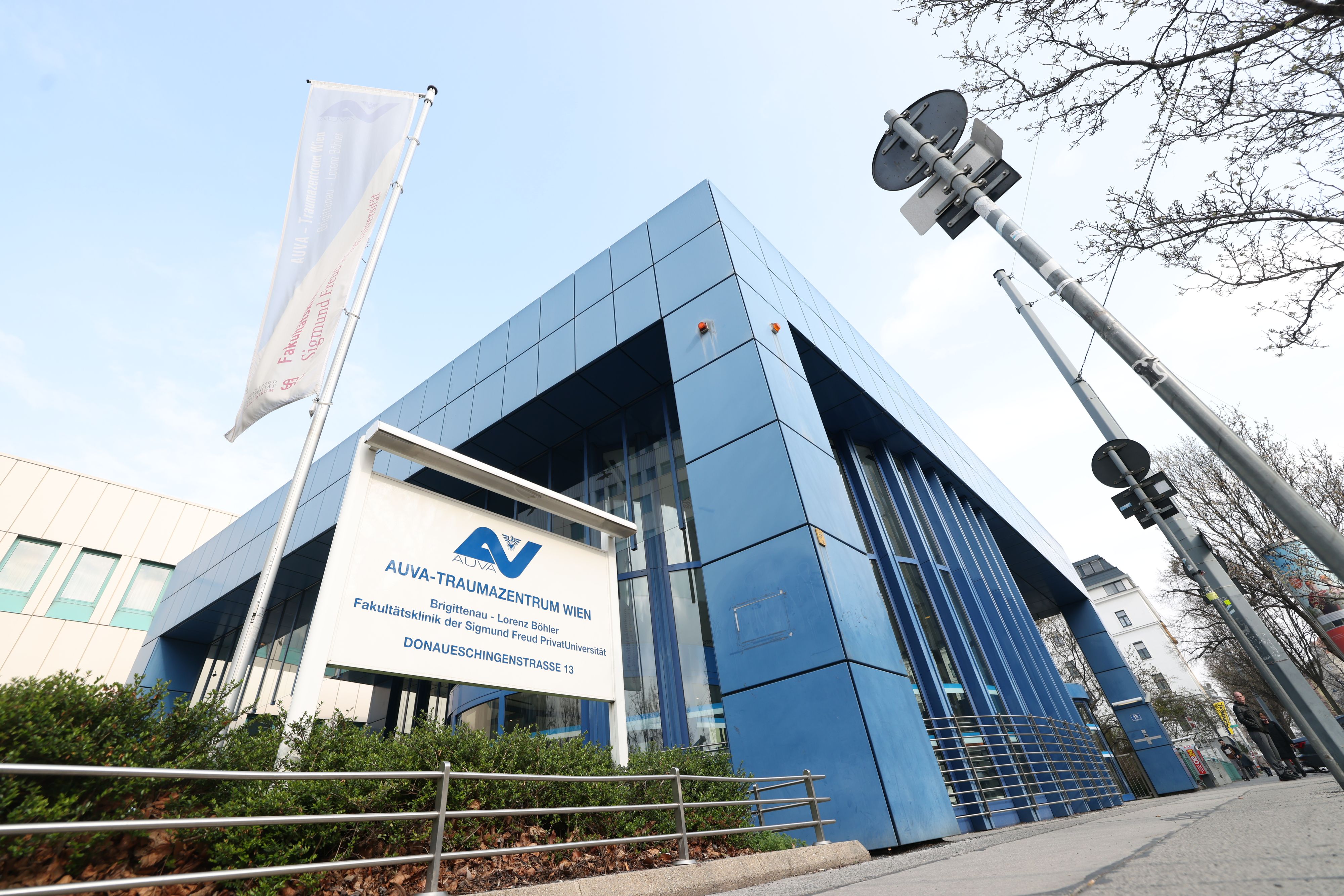 Riesen-Protest des Böhler-Personals vor Spital