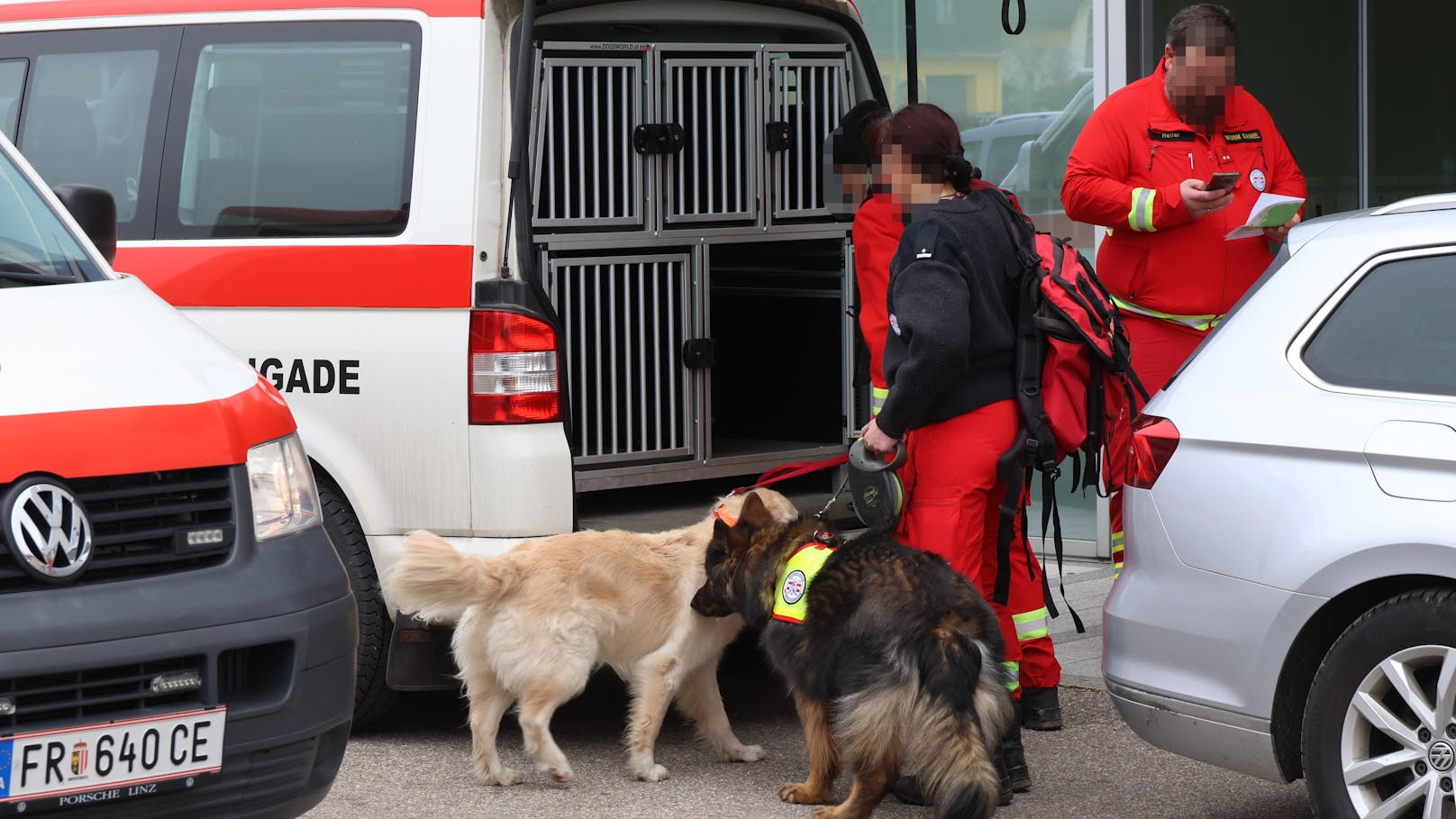 In Attnang-Puchheim wurde nach einem abgängigen 29-Jährigen gesucht. Gegen Mittag machten die Einsatzkräfte eine traurige Entdeckung.