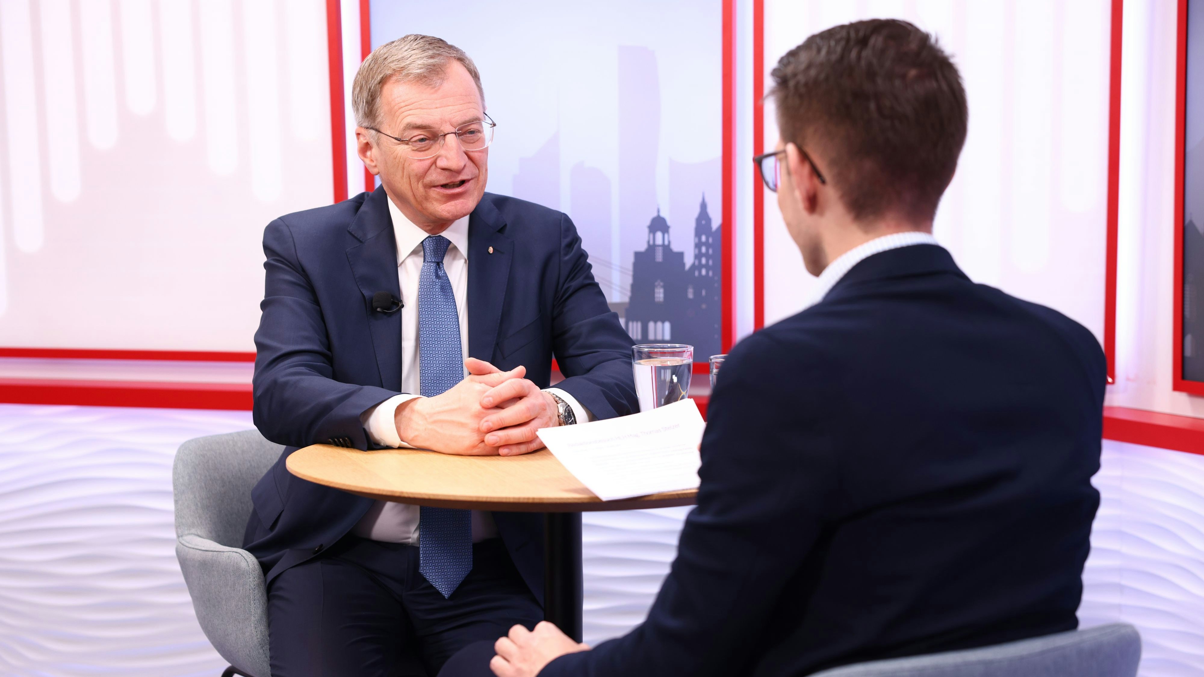 Heute.at - OÖ-Chef Stelzer warnt jetzt vor Hasch-Tourismus