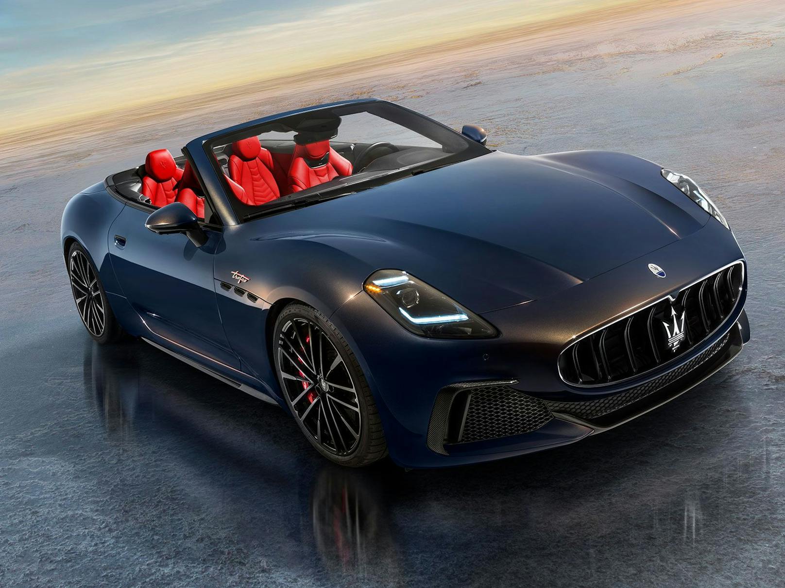 Das neue Maserati GranCabrio präsentiert sich äußerst sportlich und luxuriös.