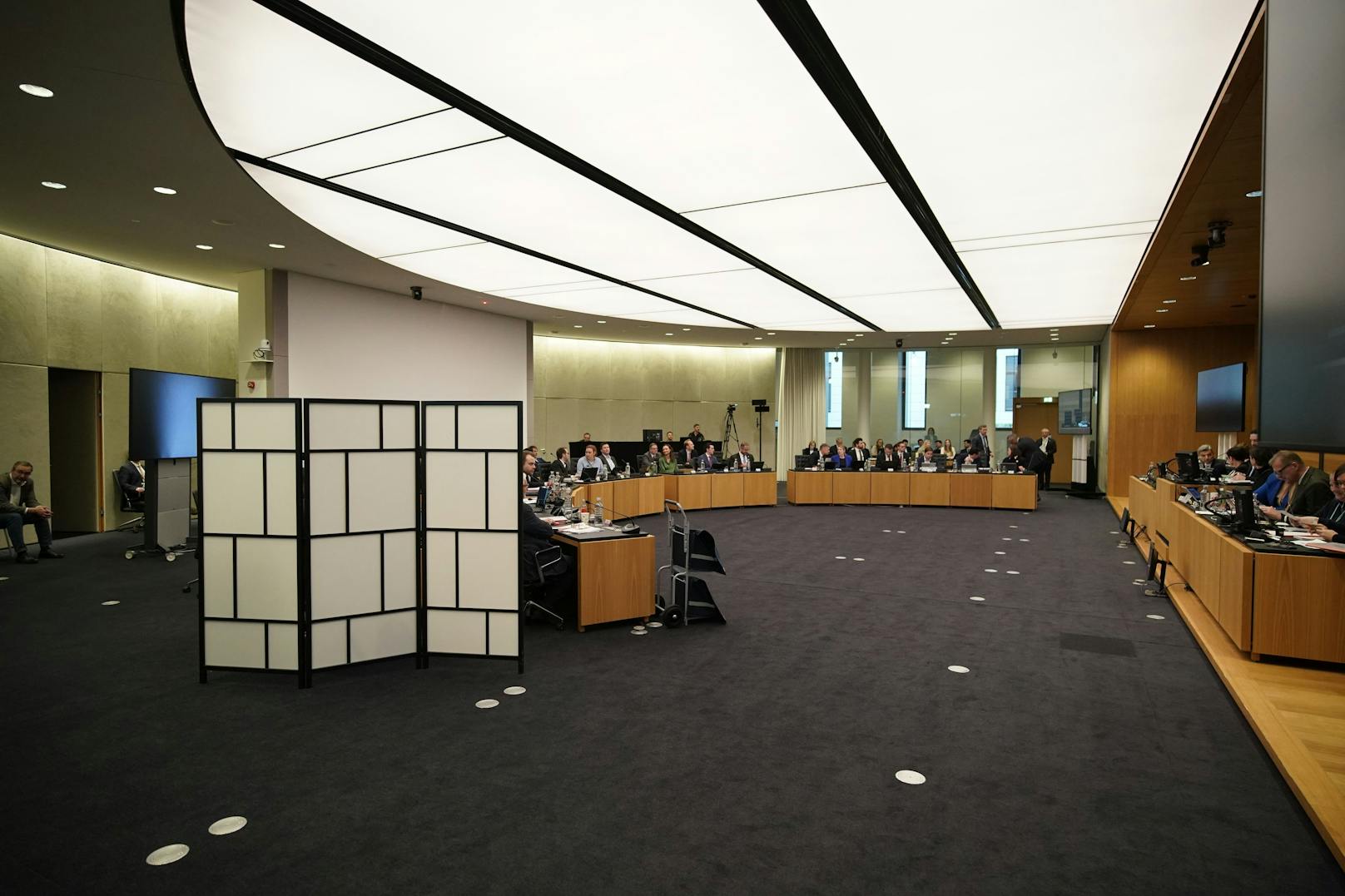 Der U-Ausschuss hat eine neue Location im Erwin-Schrödinger-Saal des renovierten Parlaments.