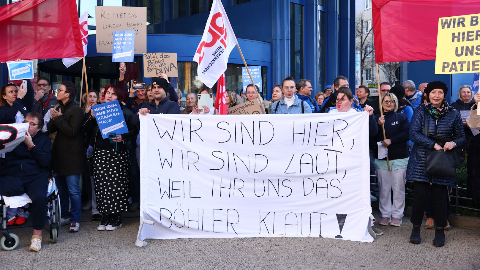 Riesen-Protest des Böhler-Personals vor Spital.