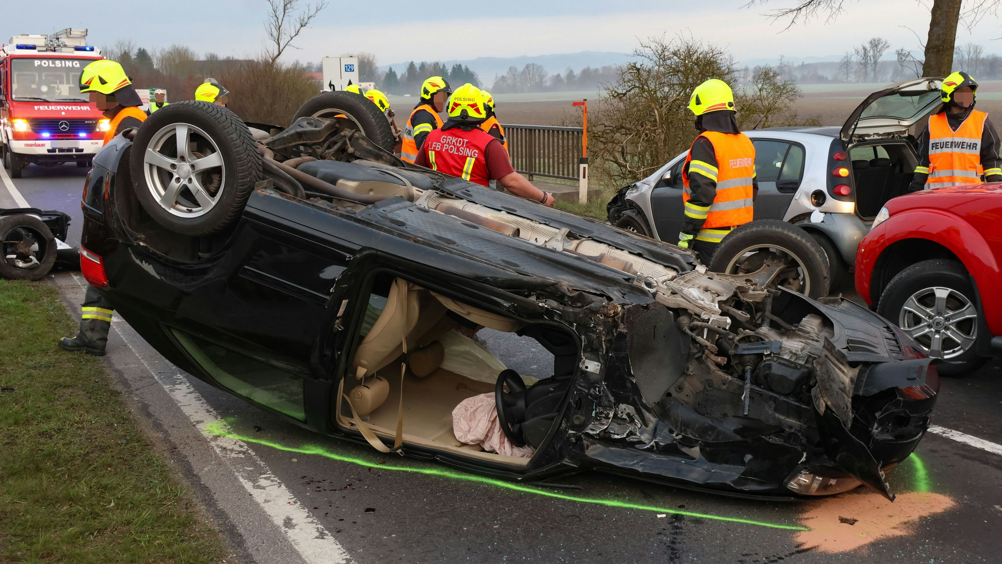 Heute.at - Schock im Frühverkehr: Audi landet am Dach, 2 Verletzte