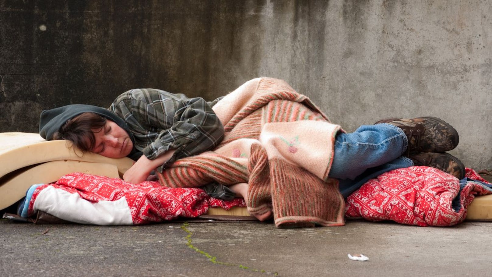 Gewalt, Armut – Immer mehr Frauen obdachlos