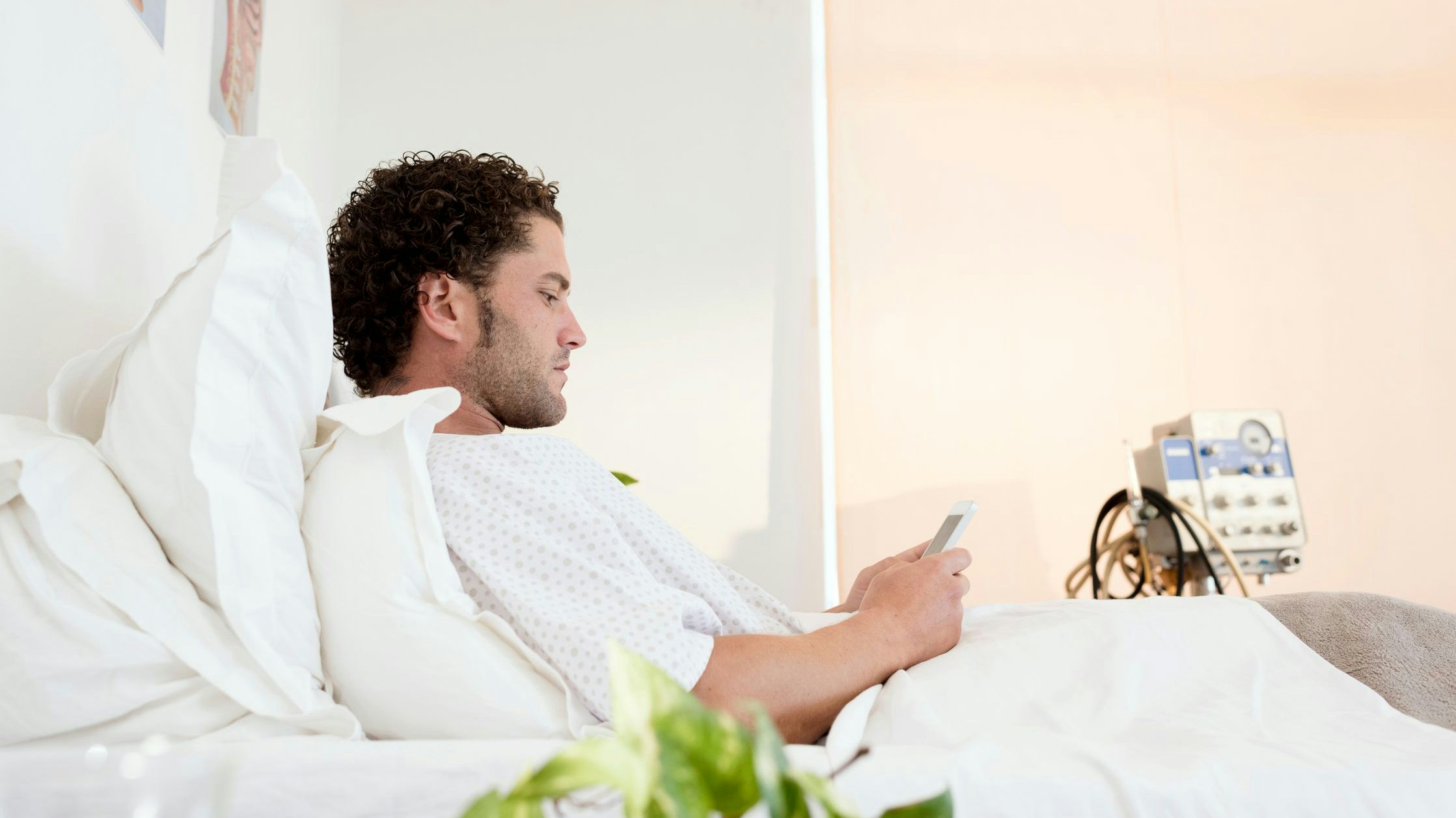 Ein Steirer (23) soll aus dem Spitalsbett Party-Drogen in großen Mengen verkauft haben.