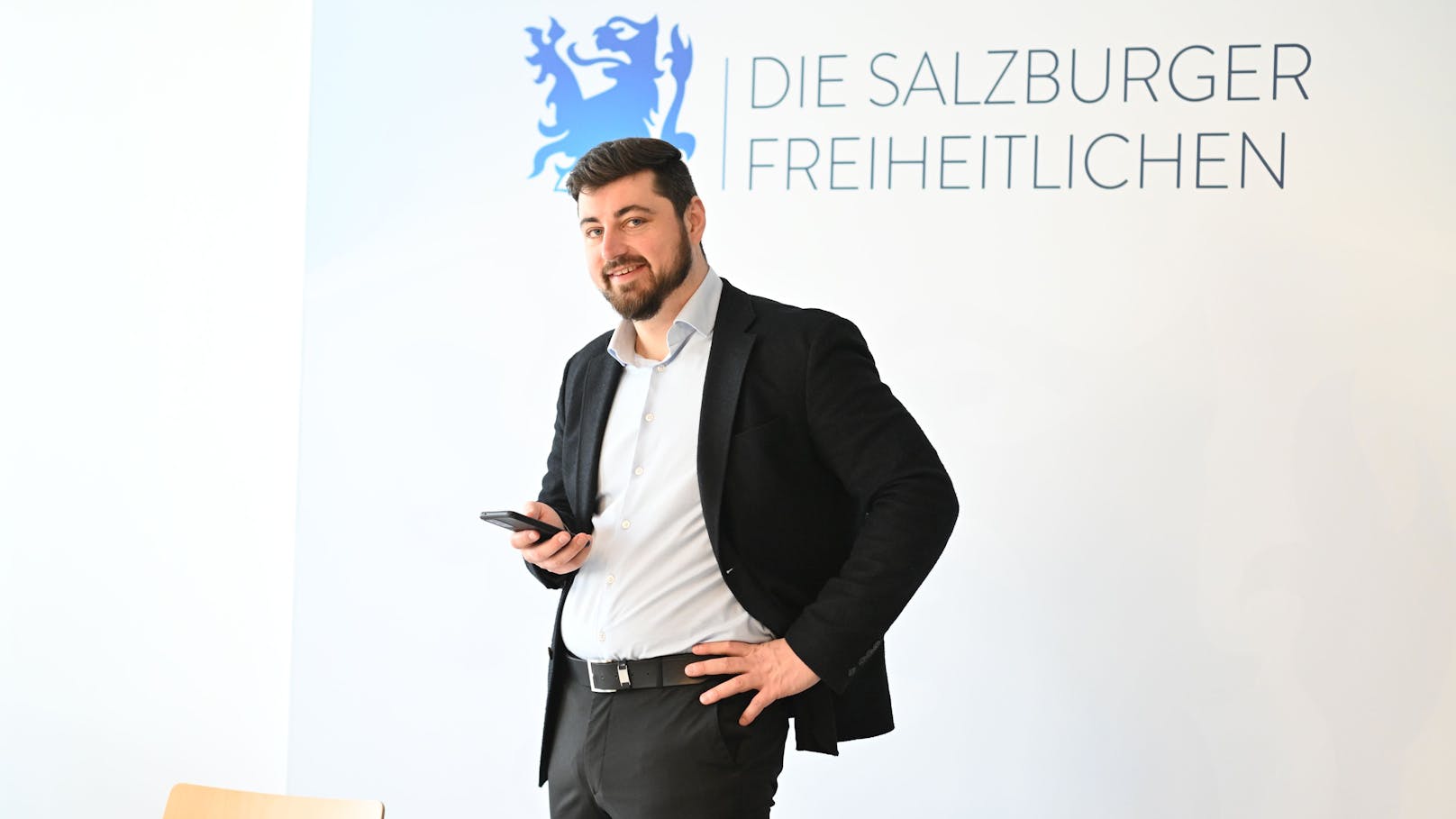 FPÖ (im Bild Bürgermeisterkandidat Paul Dürnberger) - Forderung nach Stadtwache.