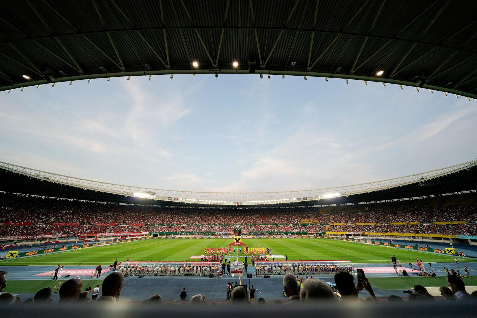 Österreich-Team ilive in Aktion m Ernst Happel Stadion