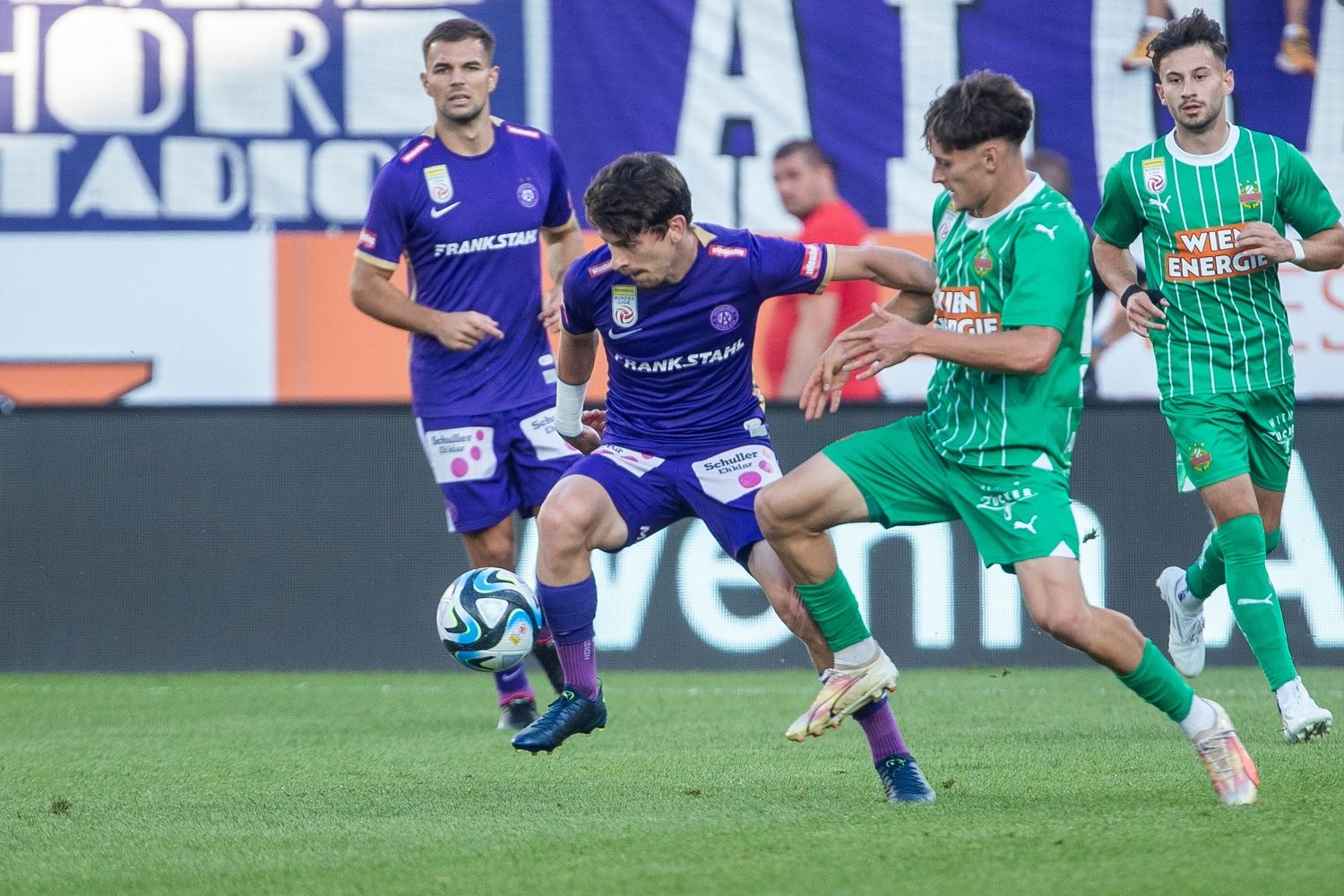 Rapid Wien und Austria Wien kämpfen um den Platz in den Top Sechs. 