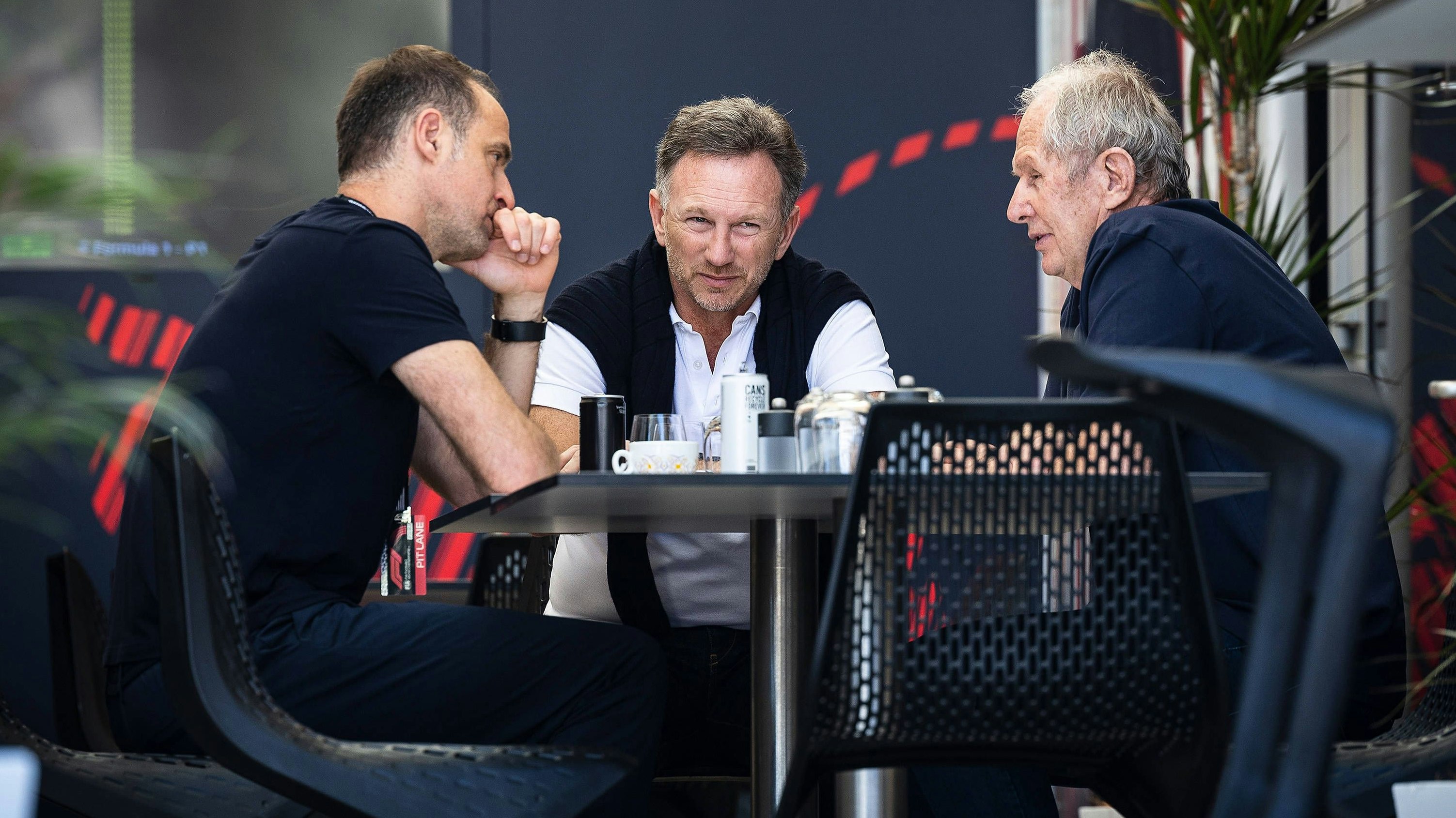 Friedensgipfel bei Red Bull