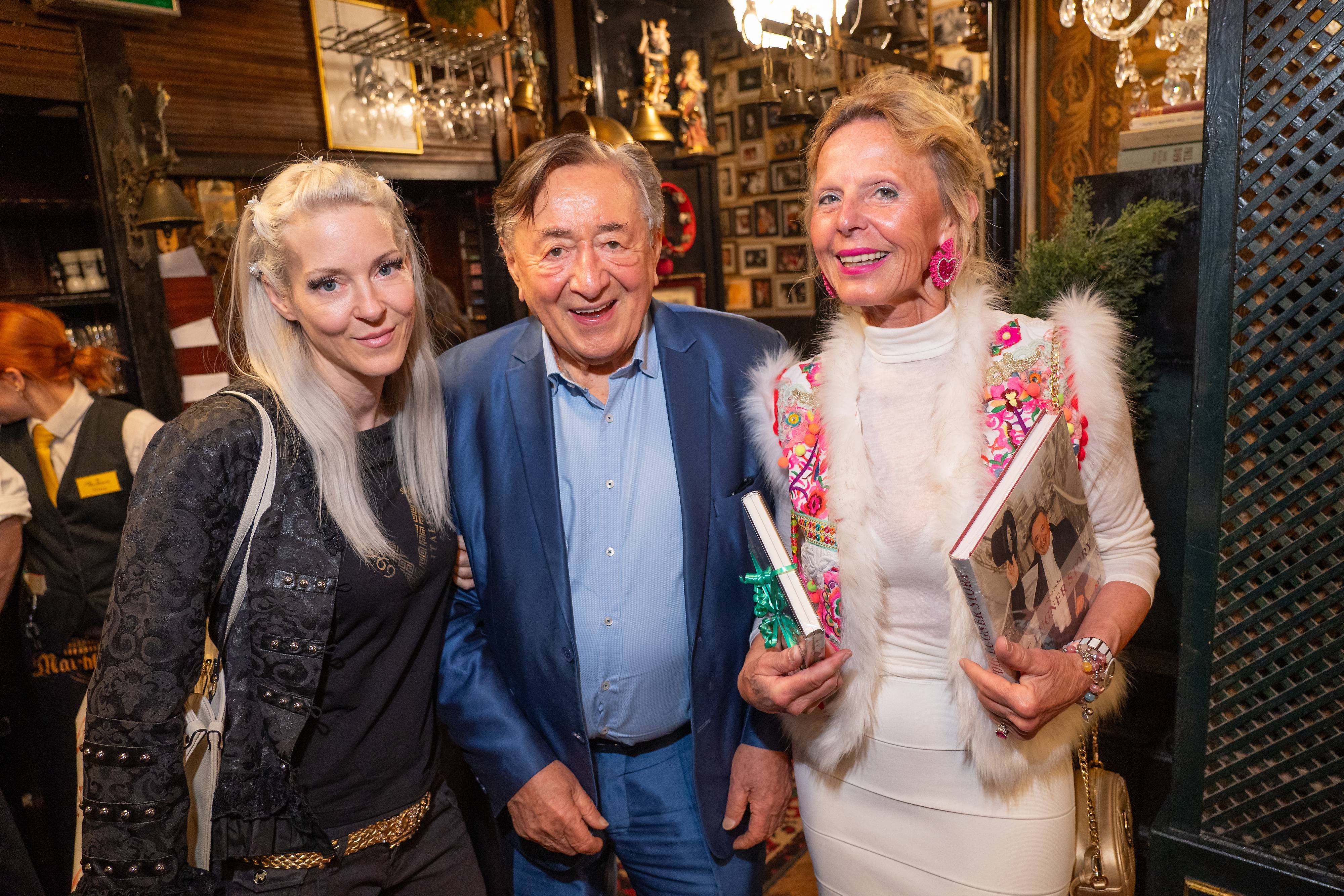 Geburtstagskind Maria Lahr mit Richard Lugner und 