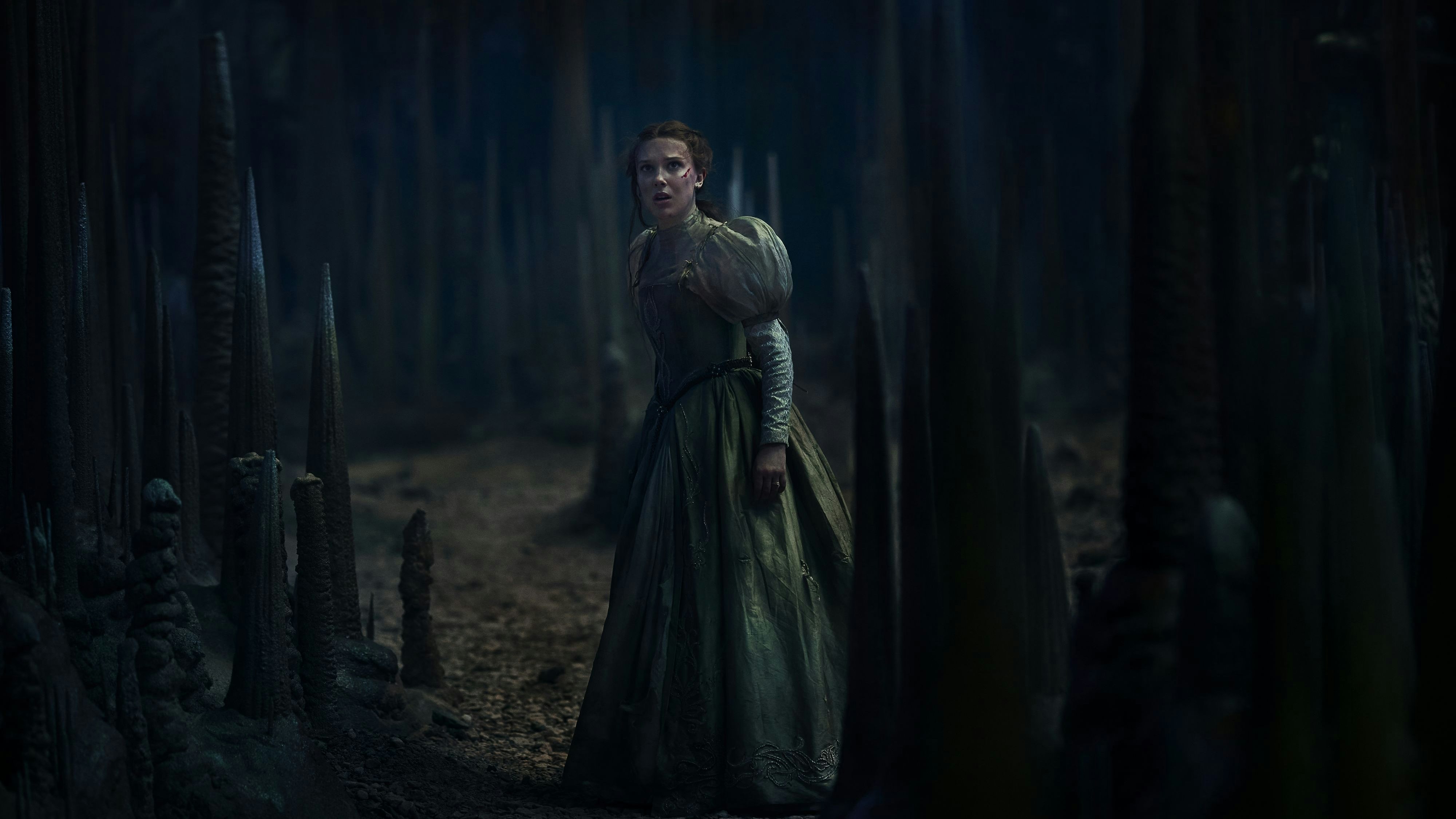 Dem Ungeheuer zum Fraß vorgeworfen: Millie Bobby Brown als Elodie im neuen Netflix-Streifen "Damsel"