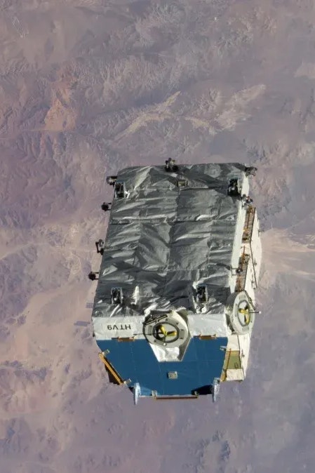 Sieht aus wie ein Autoanhänger, wiegt 2,6 Tonnen: Dieses "Trumm" tritt Freitag in die Erdatmosphäre ein