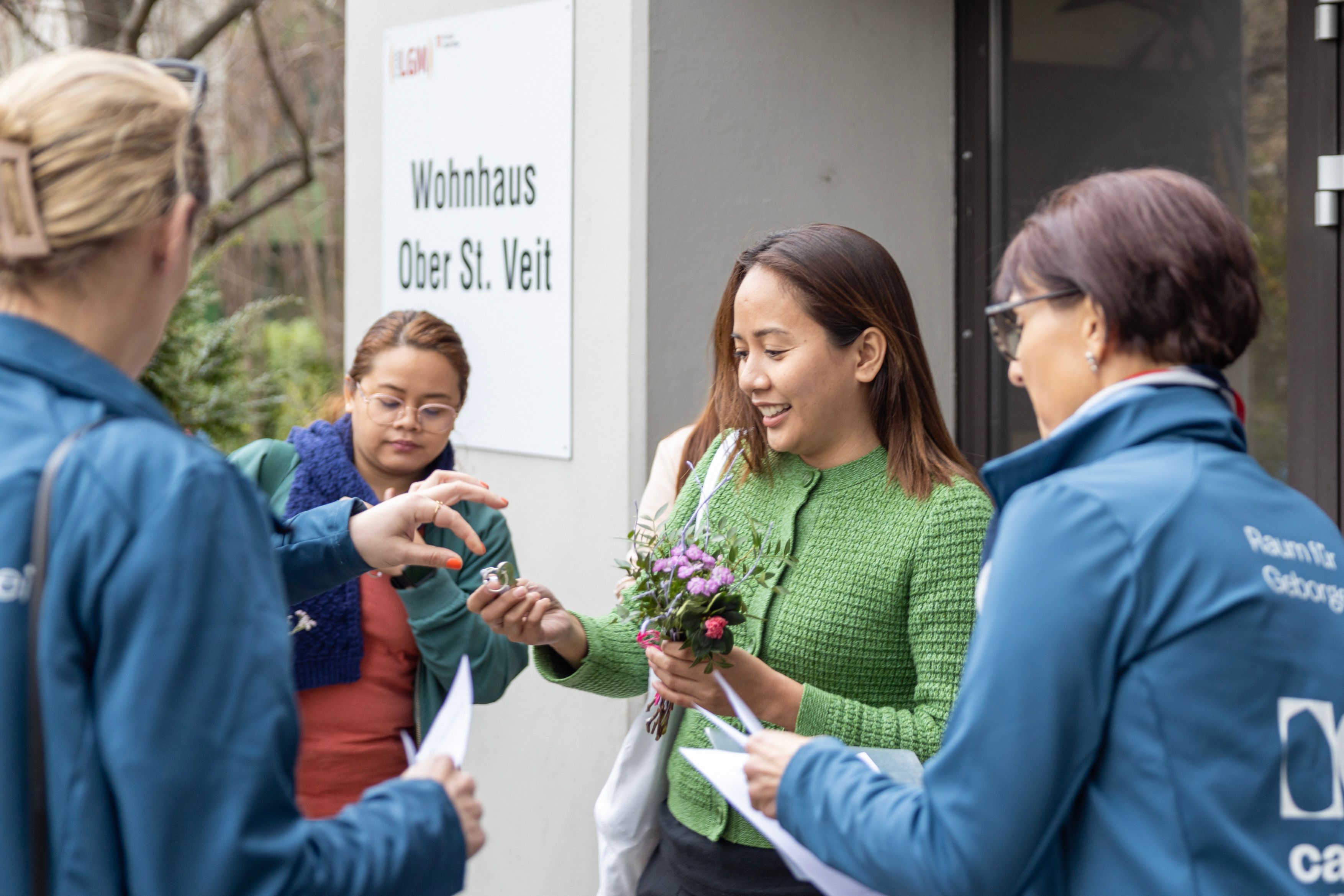 Die ersten fünf Pflege-Fachkräfte aus den Philippinen sind in Wien angekommen.