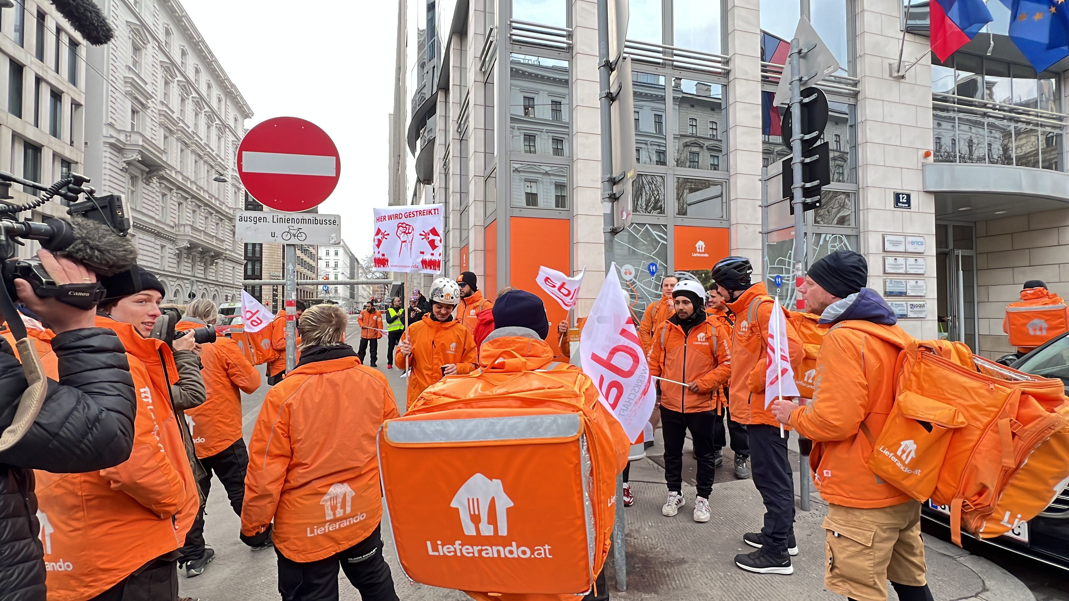 Bilder des Streiks der Lieferando-Zusteller in Wien vom März 2024.