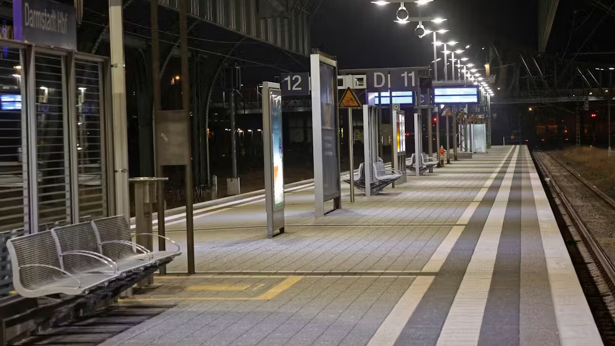 Für 35 Stunden herrscht bei der Deutschen Bahn ein Notfall-Fahrplan.