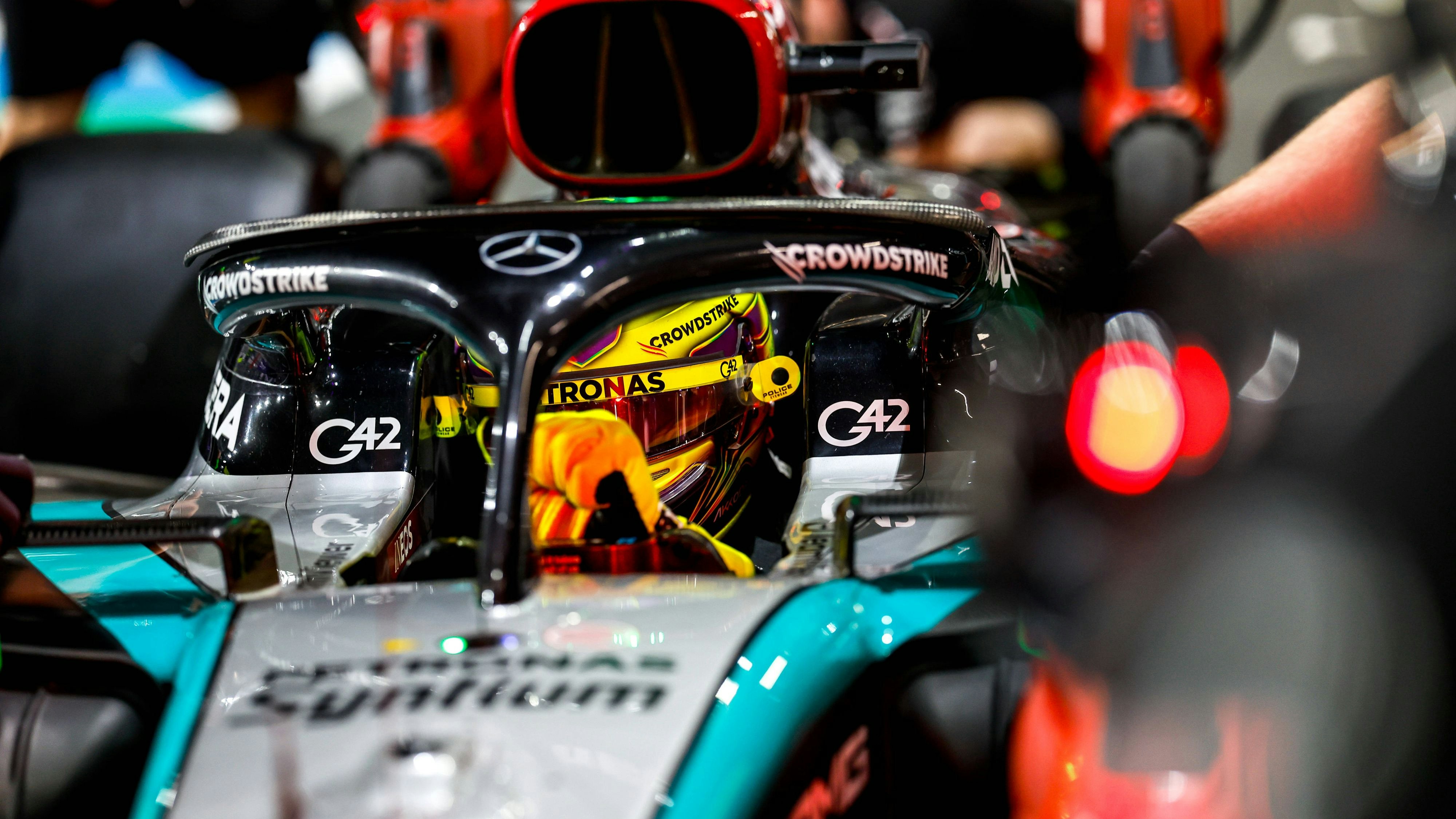 Mercedes-Star Lewis Hamilton wurde lediglich verwarnt. 