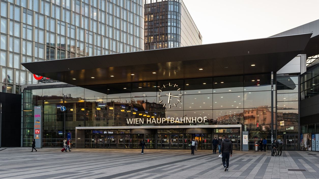 Der Mann soll für insgesamt 14 Diebstähle am Wiener Hauptbahnhof verantwortlich sein. (Archivbild)
