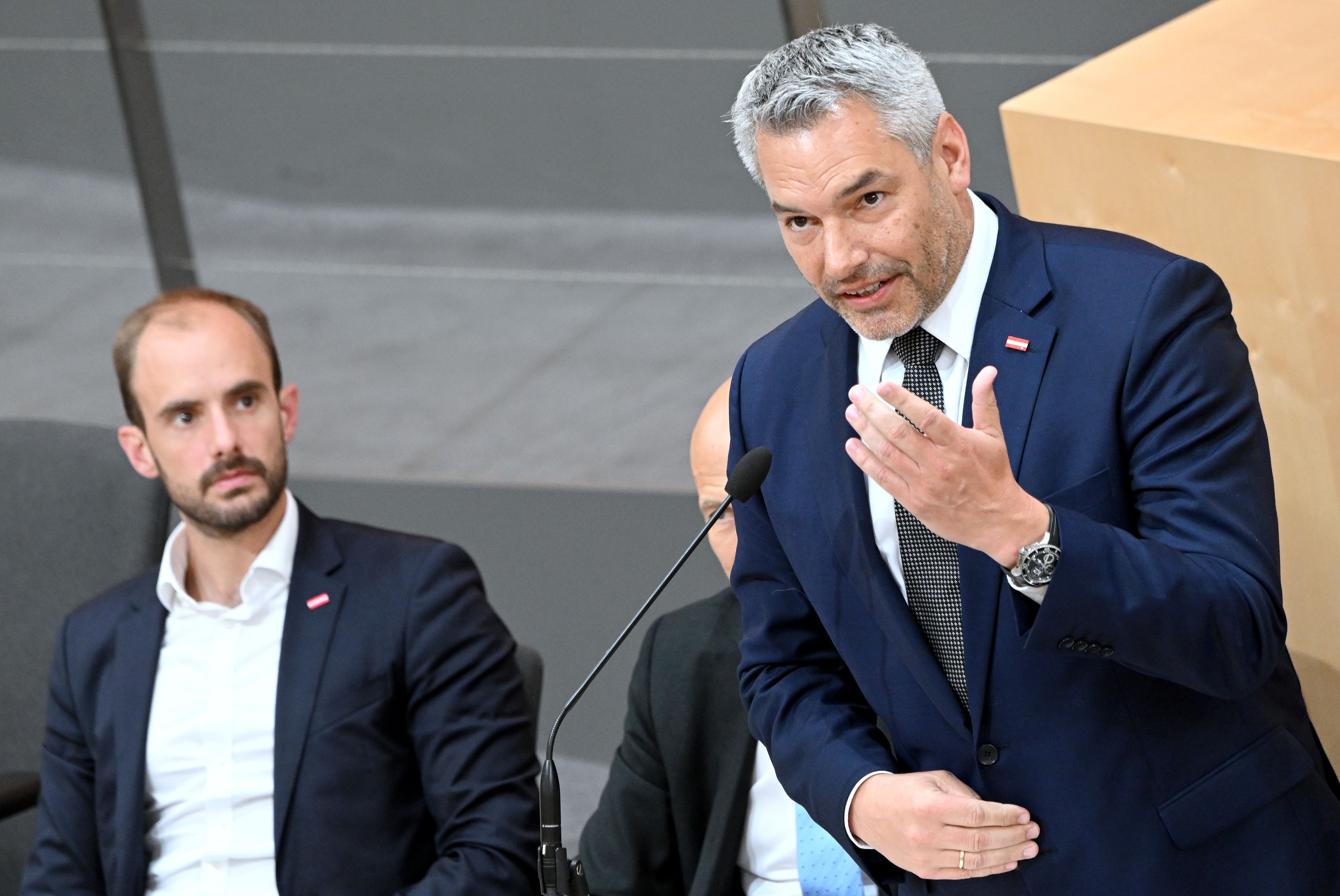 Staatssekretär Florian Tursky (ÖVP) und Bundeskanzler Karl Nehammer (ÖVP)