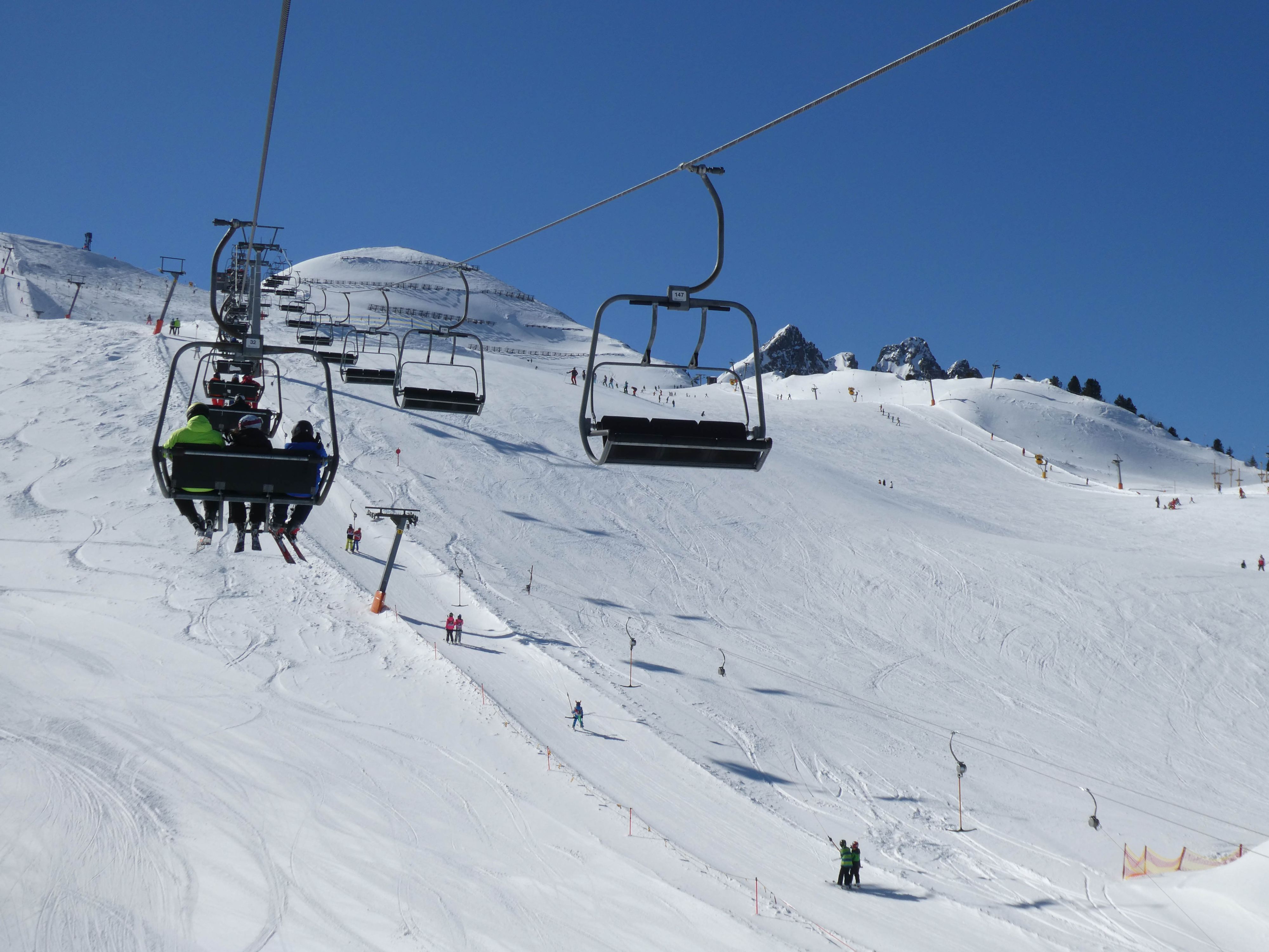 Ein 66-Jähriger verpasste den Ausstieg aus einem Sessellift und stürzte rund eineinhalb Meter ab. Archivbild.&nbsp;
