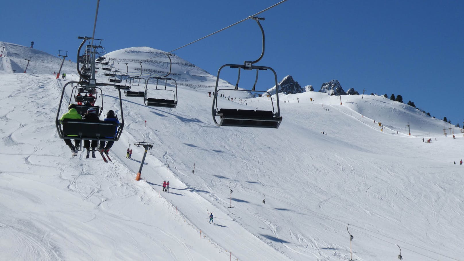 Skifahrer verpasst Ausstieg – per Heli ins Spital
