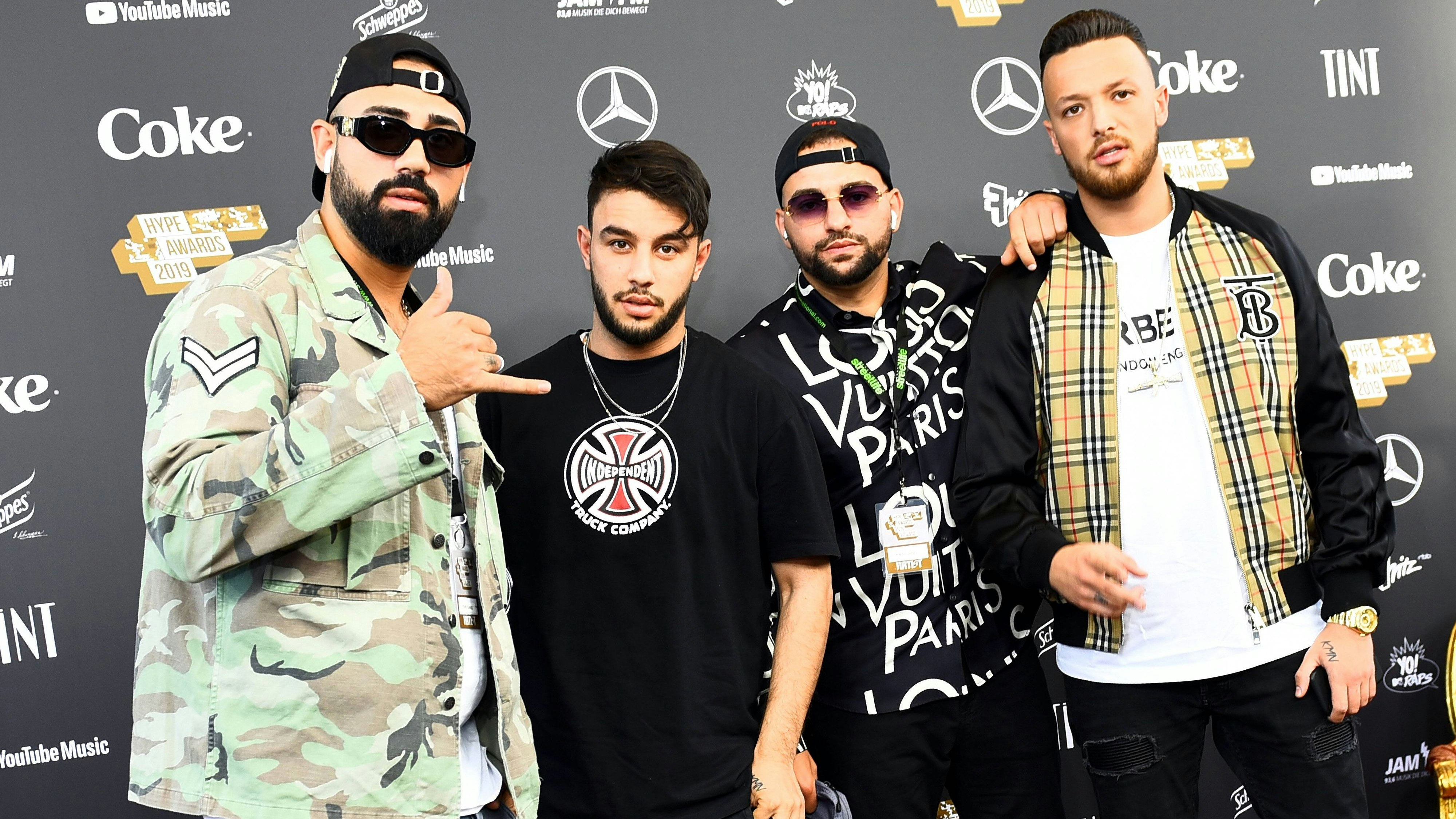 10.07.2019, xlakx, Musik , HYPE AWARDS 2019 emspor, v.l. auf den Orientteppich dieie KMN Gang ist eine Hip-Hop-Crew aus Dresden, bestehend aus den Rappern Azet, Miami Yacine, Zuna und Nash, wobei der Rapper Noah als Supporter fungiert. Berlin *** 10 07 2019, xlakx, music , HYPE AWARDS 2019 emspor, v l on the oriental carpet the KMN Gang is a hip hop crew from Dresden, consisting of the rappers Azet, Miami Yacine, Zuna and Nash, with rapper Noah acting as supporter Berlin  