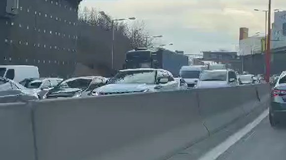 Stau-Chaos! Autofahrer stecken auf Tangente fest