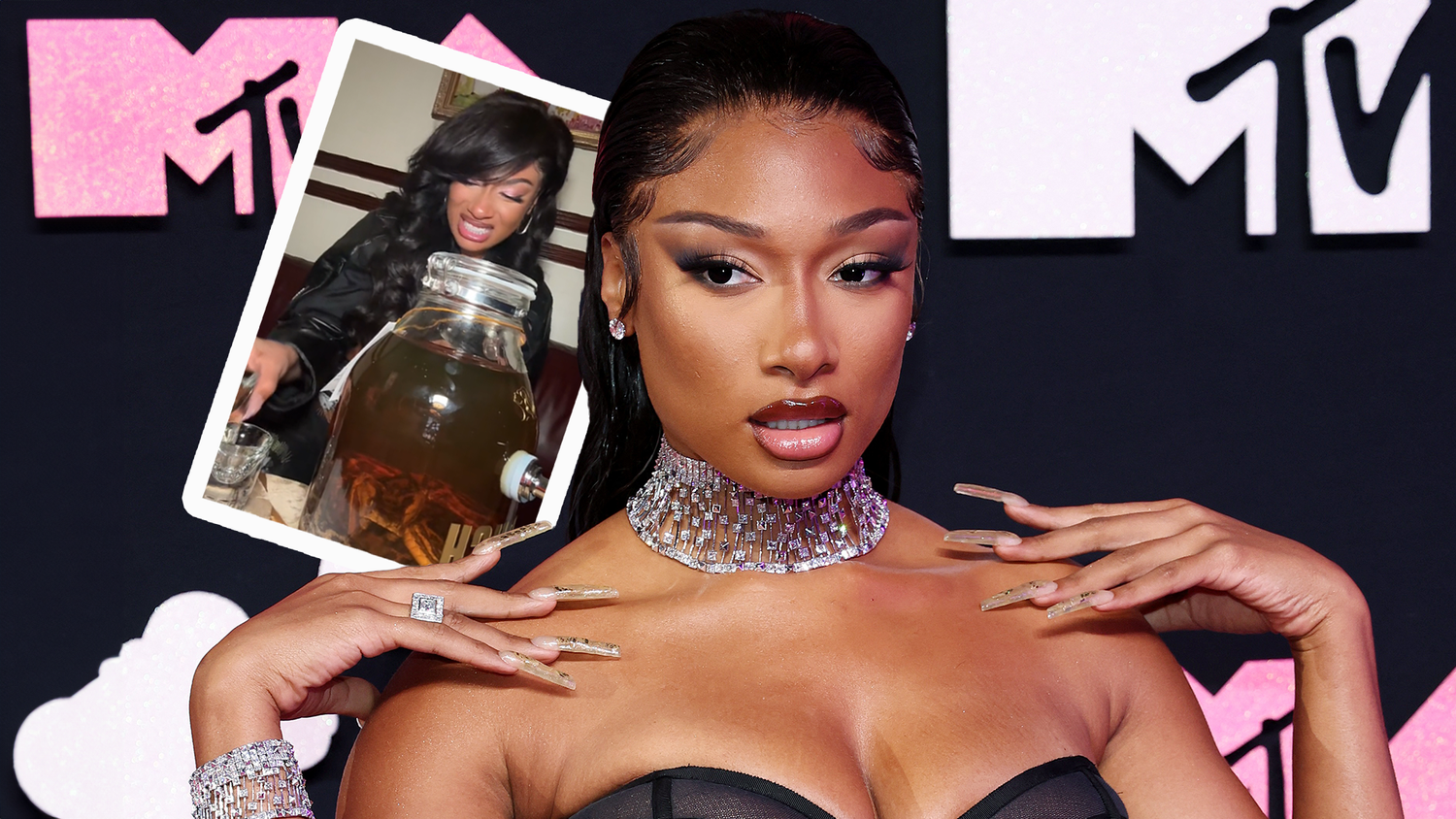 Schnaps aus einer Schlange – Megan Thee Stallion probiert den kuriosen Drink.