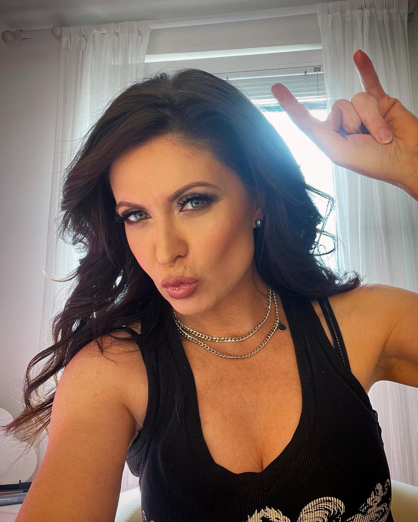 <strong>Allessa</strong> will dem Schlager den Rücken kehren: Startet sie als Hardrockerin jetzt durch?