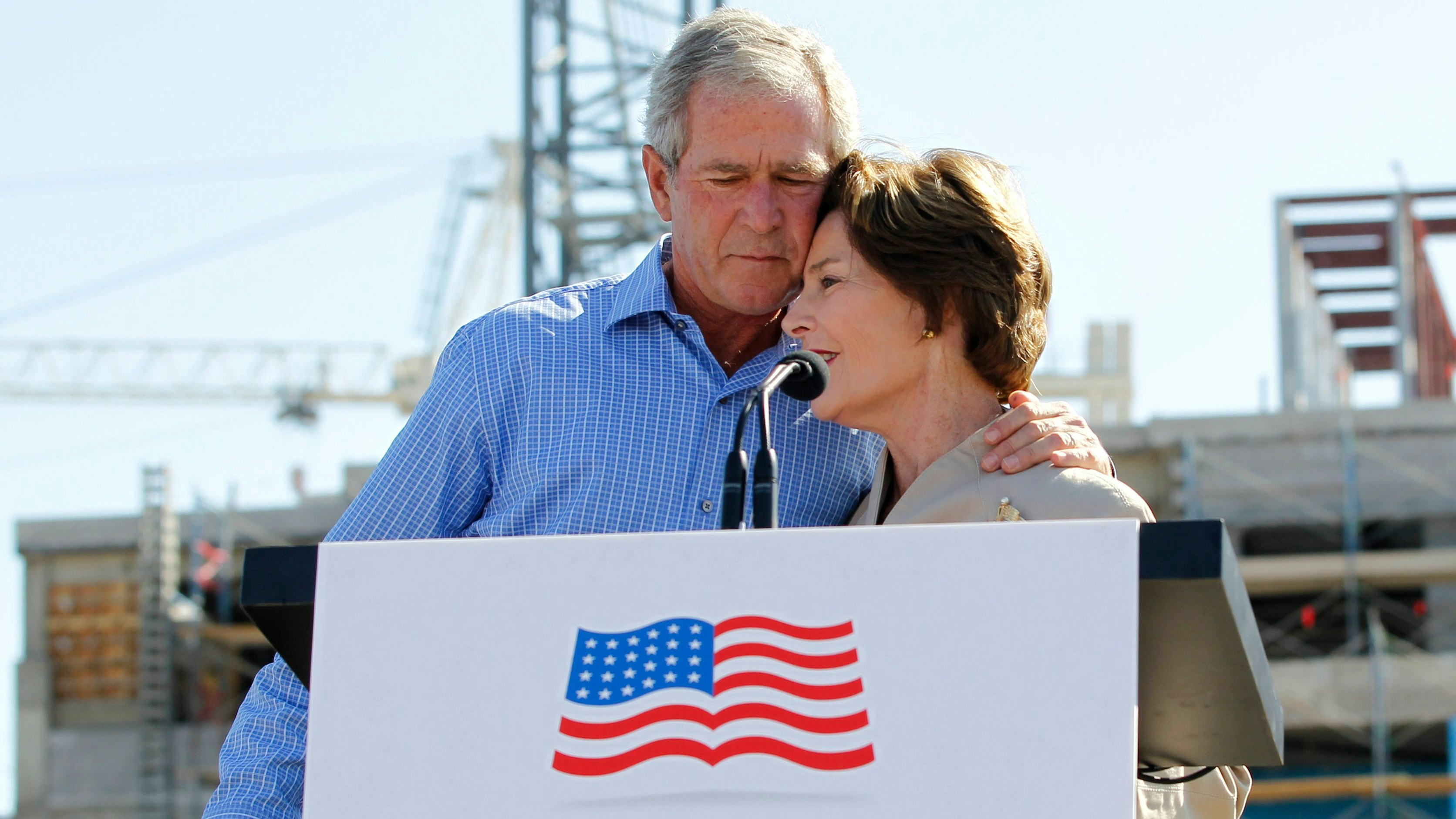 Ex-Präsident George W. Bush und Ehefrau Laura Bush am Campus der "Southern Methodist University" in Dallas, Texas, 2011