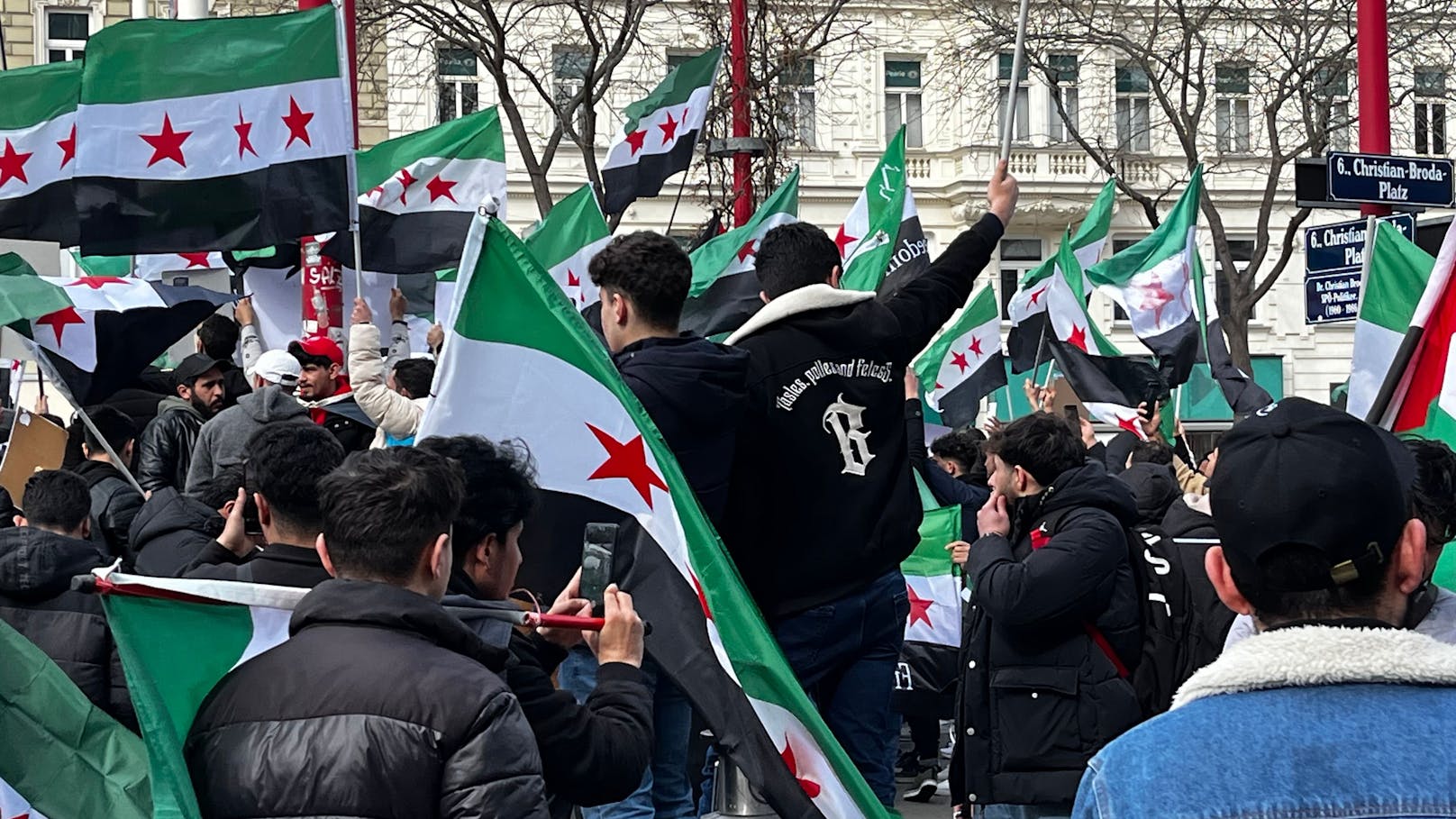 Demo gegen syrischen Machthaber mitten in Wien