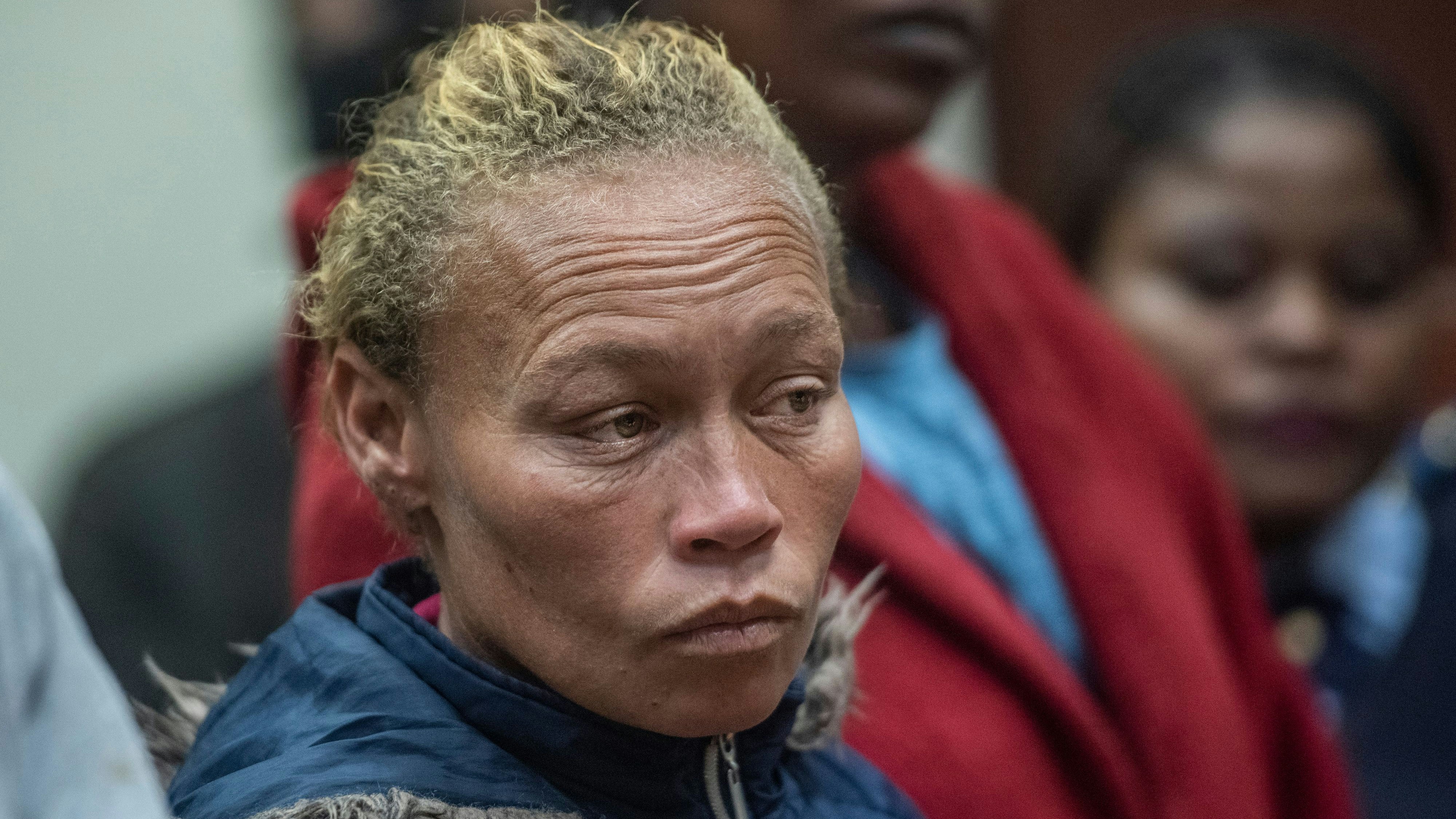 Download von www.picturedesk.com am 10.03.2024 (16:59).  CAPTION CORRECTS DATE The mother of missing 6-year-old Joslin Smith, Kelly Smith, appears in court in Vredenburg, South Africa, Thursday, March 7, 2024. Smith has been charged with kidnapping and selling or trafficking her daughter in a shocking twist in a case that has enraptured the country and sparked deep anger in the small, poor coastal community where the family lives. (AP Photo) - 20240307_PD7104 - Rechteinfo: Rights Managed (RM)