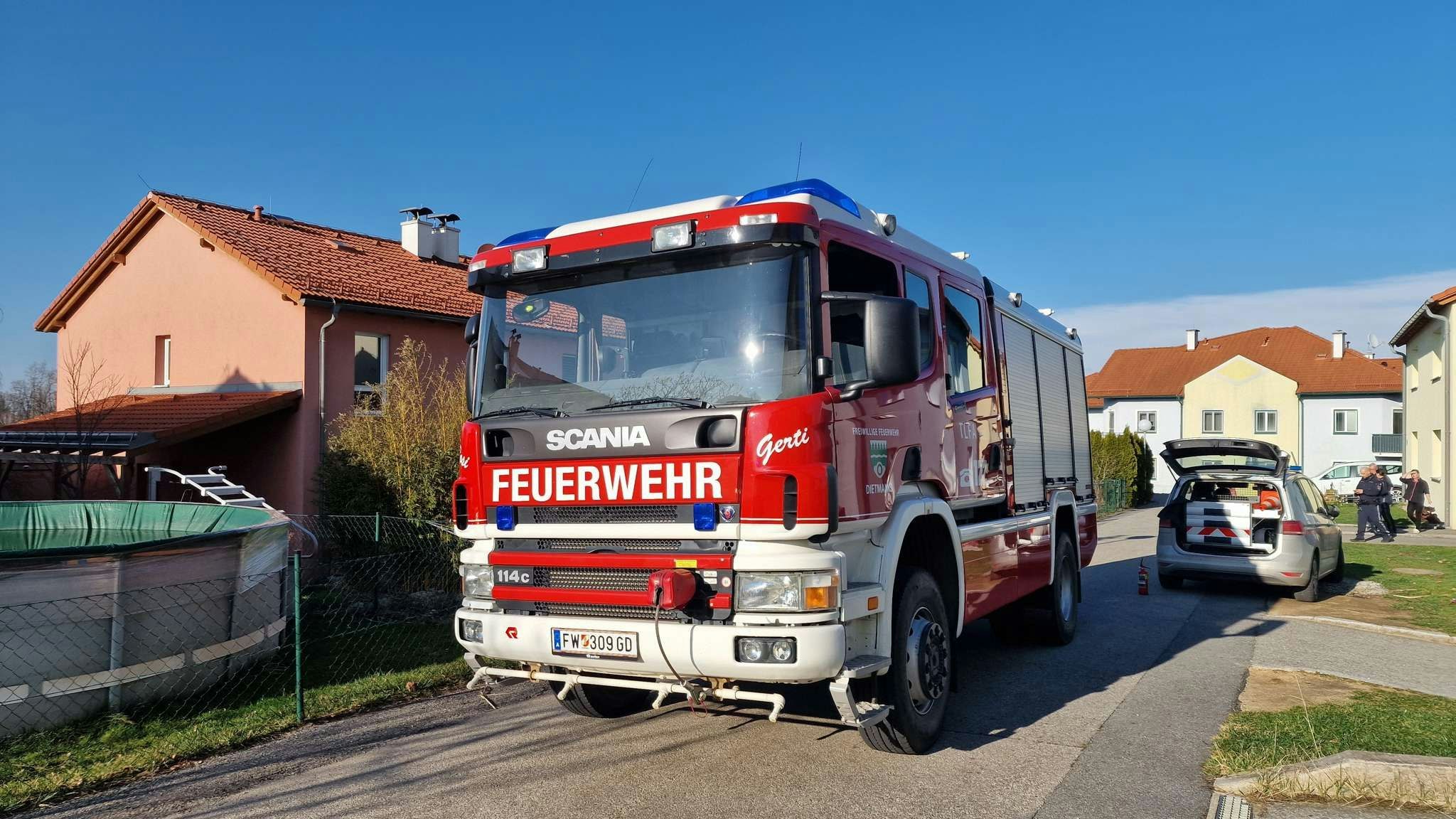 Heute.at - Polizist rettete Bewohnerin aus brennender Wohnung