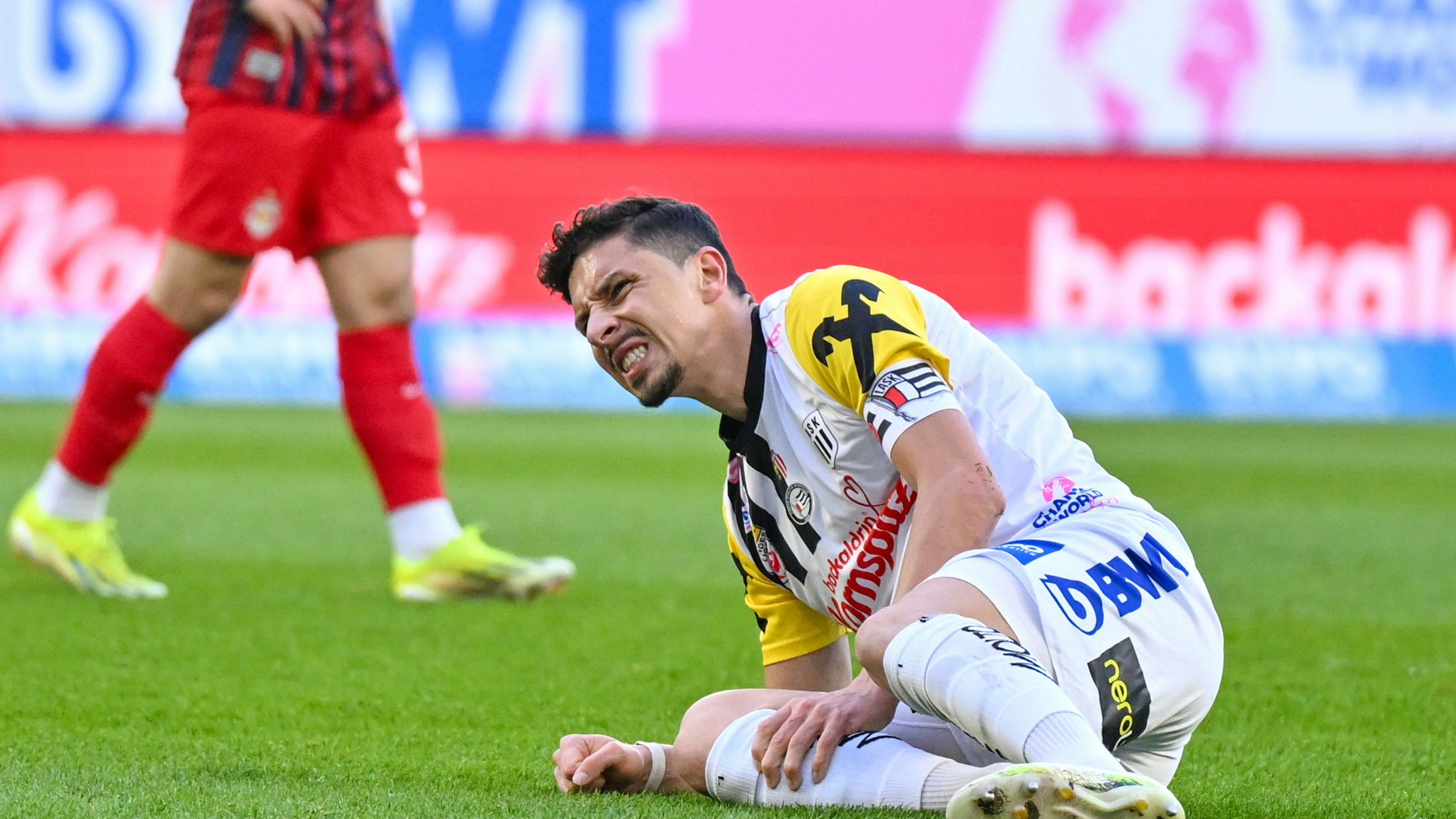 Robert Zulj musste gegen Salzburg verletzt vom Platz.