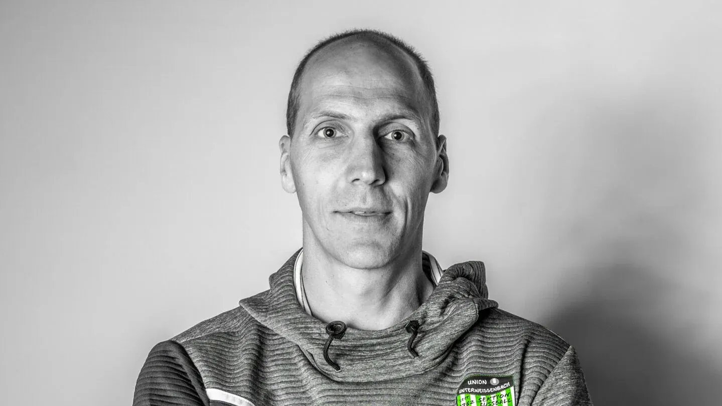 Bernd Himmelbauer, Trainer der Union Unterweißenbach (Bez. Freistadt), ist mit 43 Jahren gestorben.