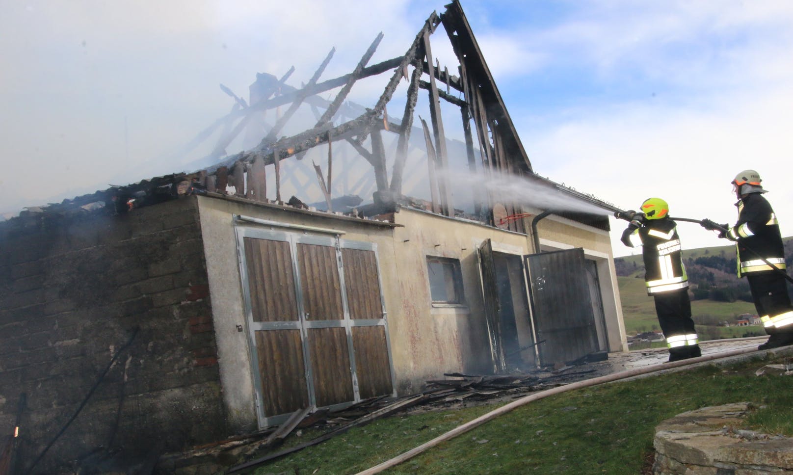 Feuerwehr-Großeinsatz in Neuhofen/Ybbs﻿