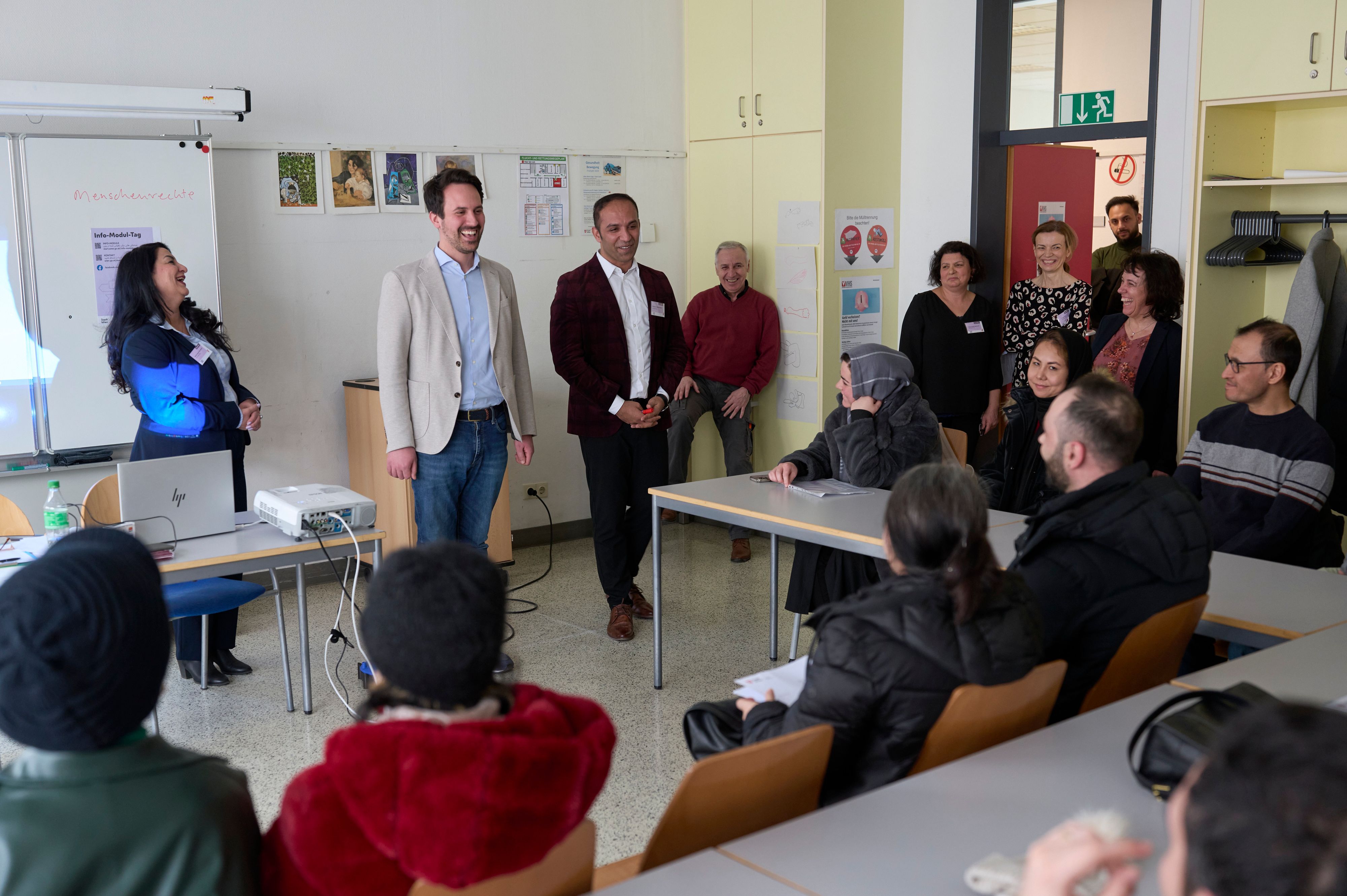 Vizebürgermeister Christoph Wiederkehr (Neos) begrüßte Zuwanderer in Kurs in Wien. 