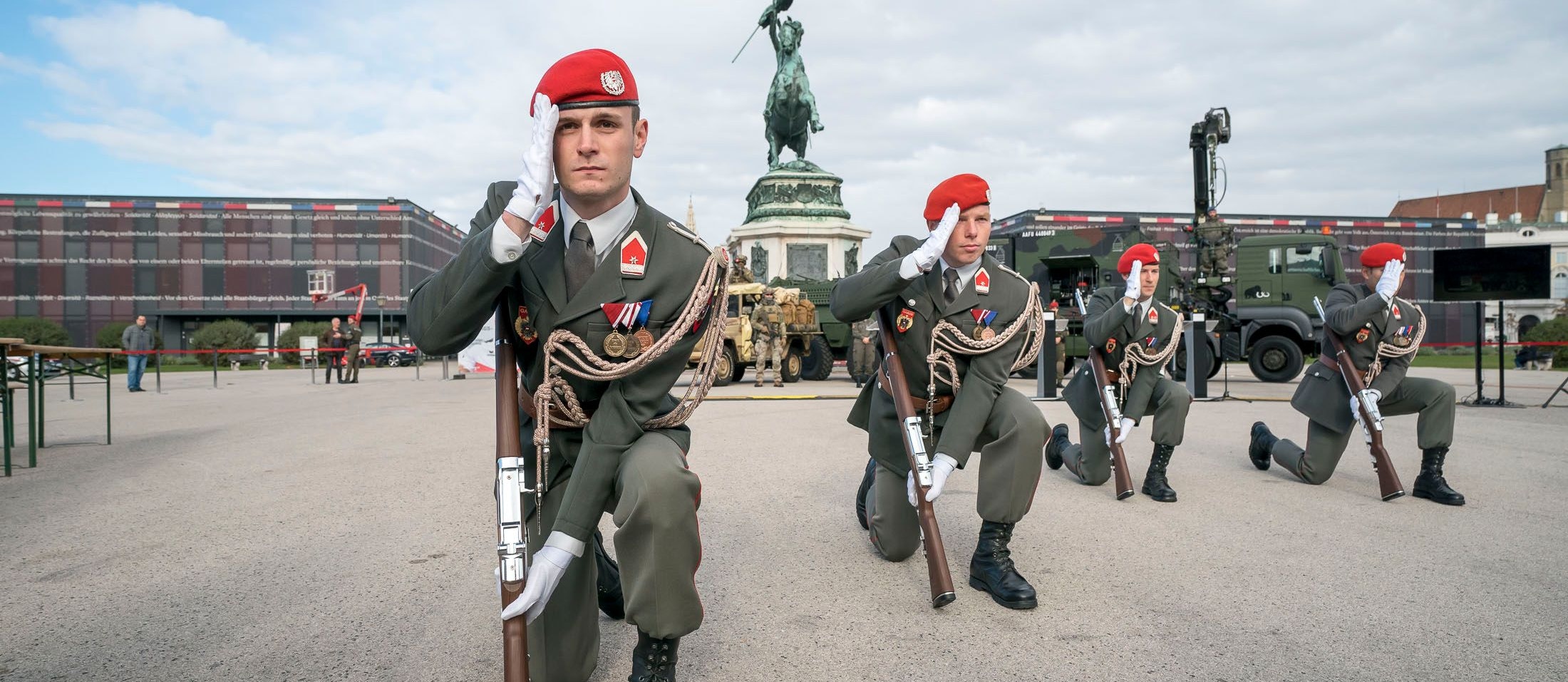 Welchen Wert hat die Neutralität noch? Vorführung der Garde auf der Bundesheer-Leistungsschau am Wiener Heldenplatz 2018