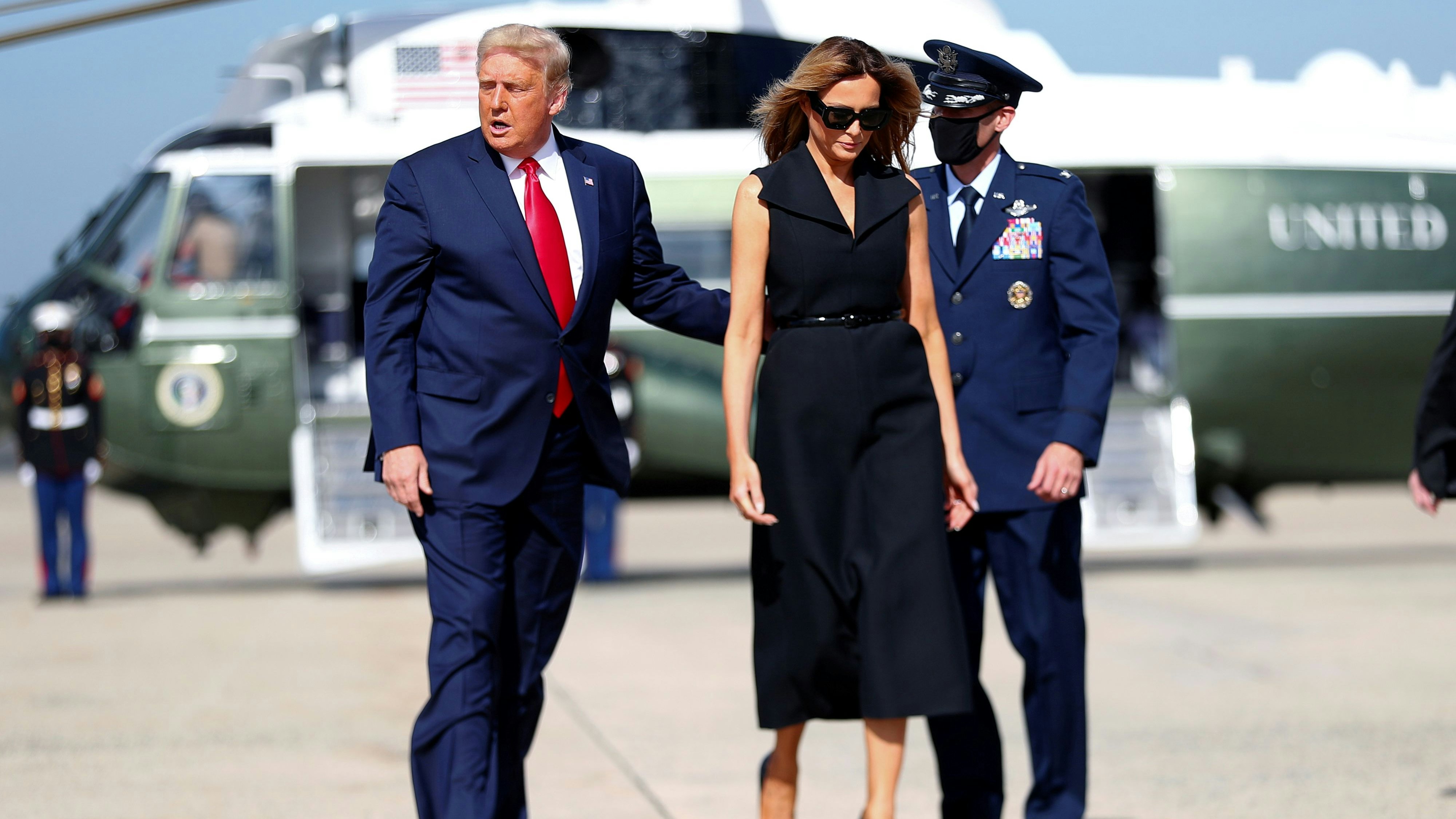 US-Präsident Donald Trump mit First Lady Melania Trump am Weg zur "Air Force One" 2020 in Washington