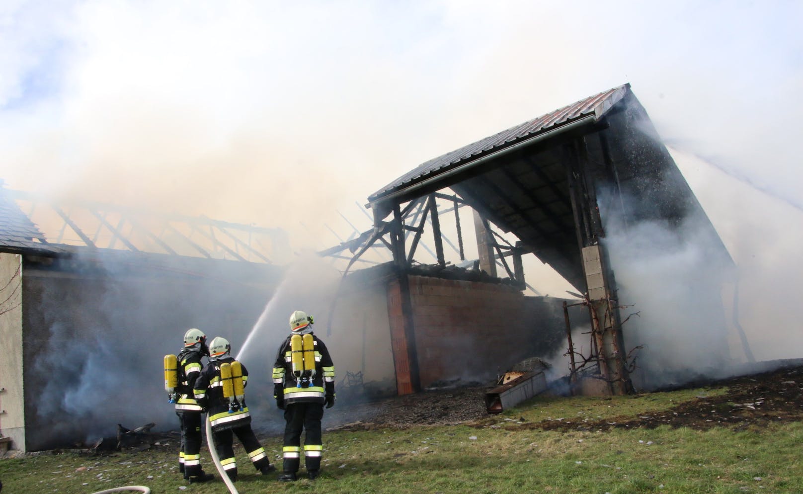 Feuerwehr-Großeinsatz in Neuhofen/Ybbs﻿