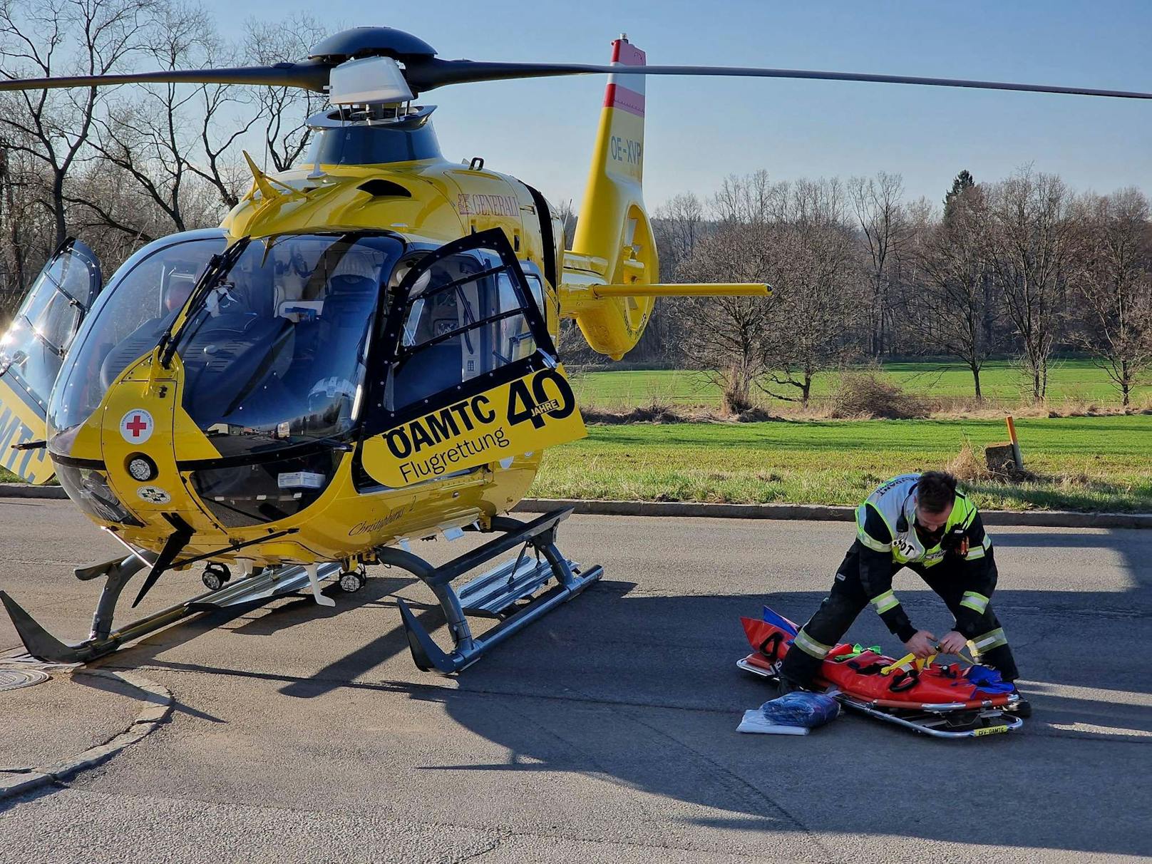 Die Wohnungsbesitzerin musste per Heli ins Spital gebracht werden.