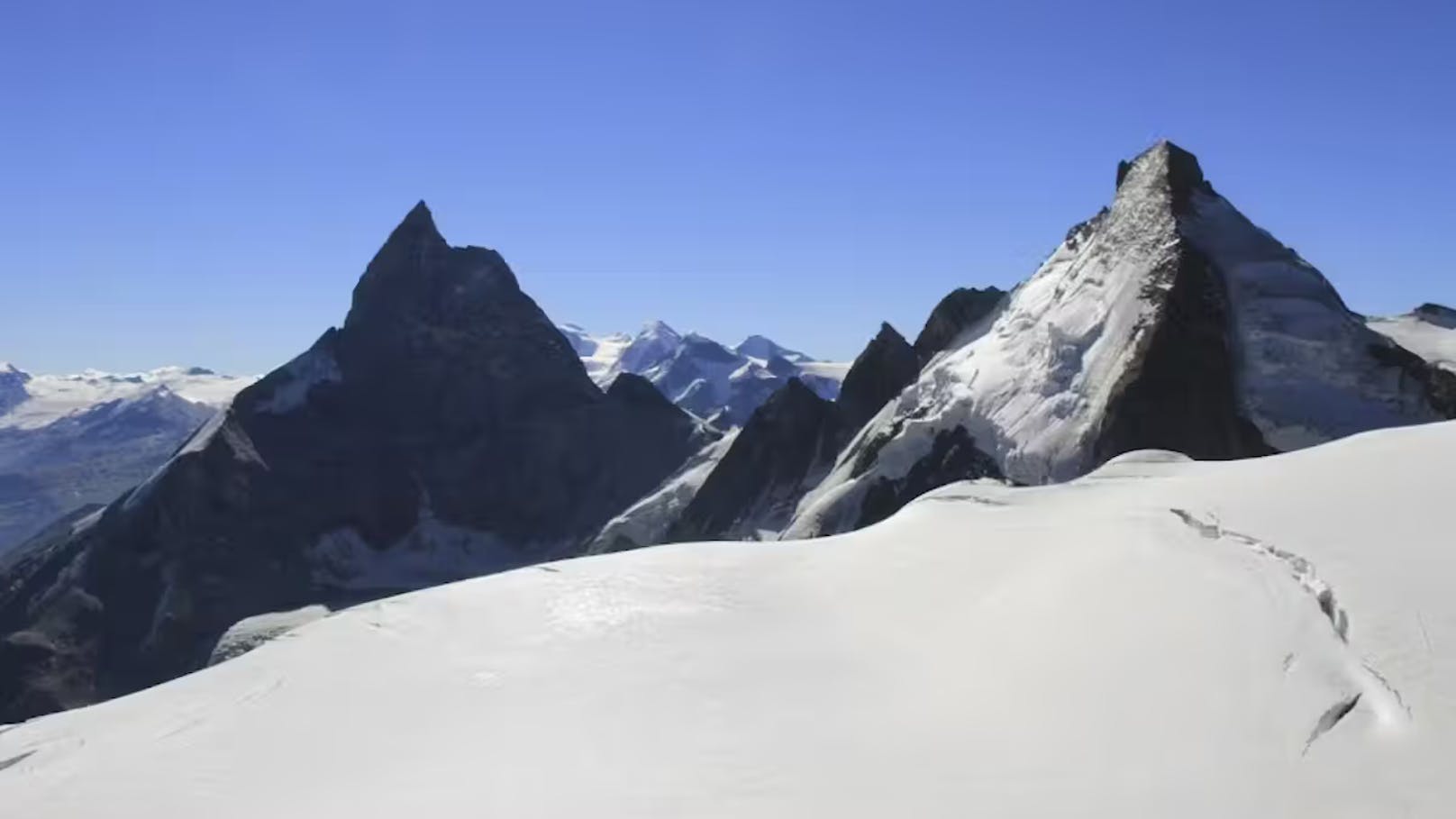 Die vermissten Skitourengänger befanden sich laut Polizei im Gebiet zwischen Zermatt und Arolla am Tête Blanche.
