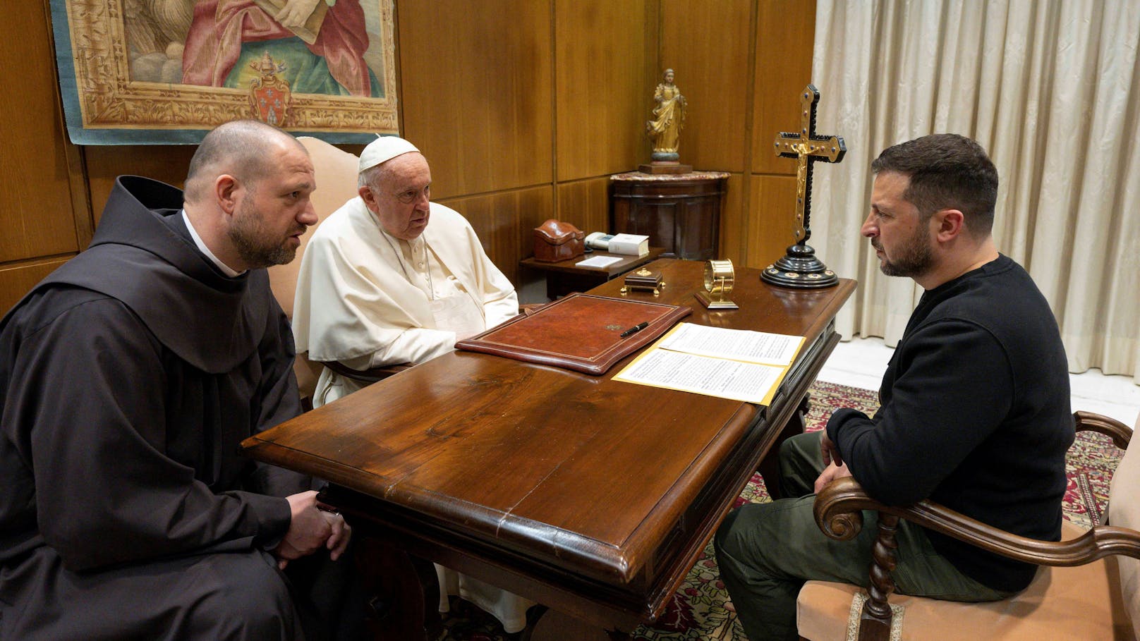 "Vernichten": Selenski tobt über strittigen Papst-Sager