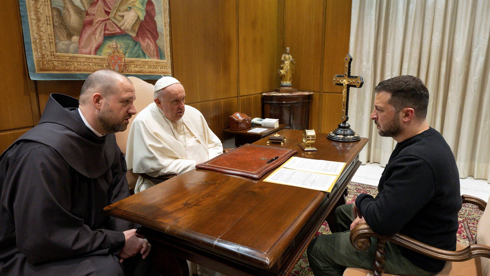 "Vernichten": Selenski tobt über strittigen Papst-Sager
